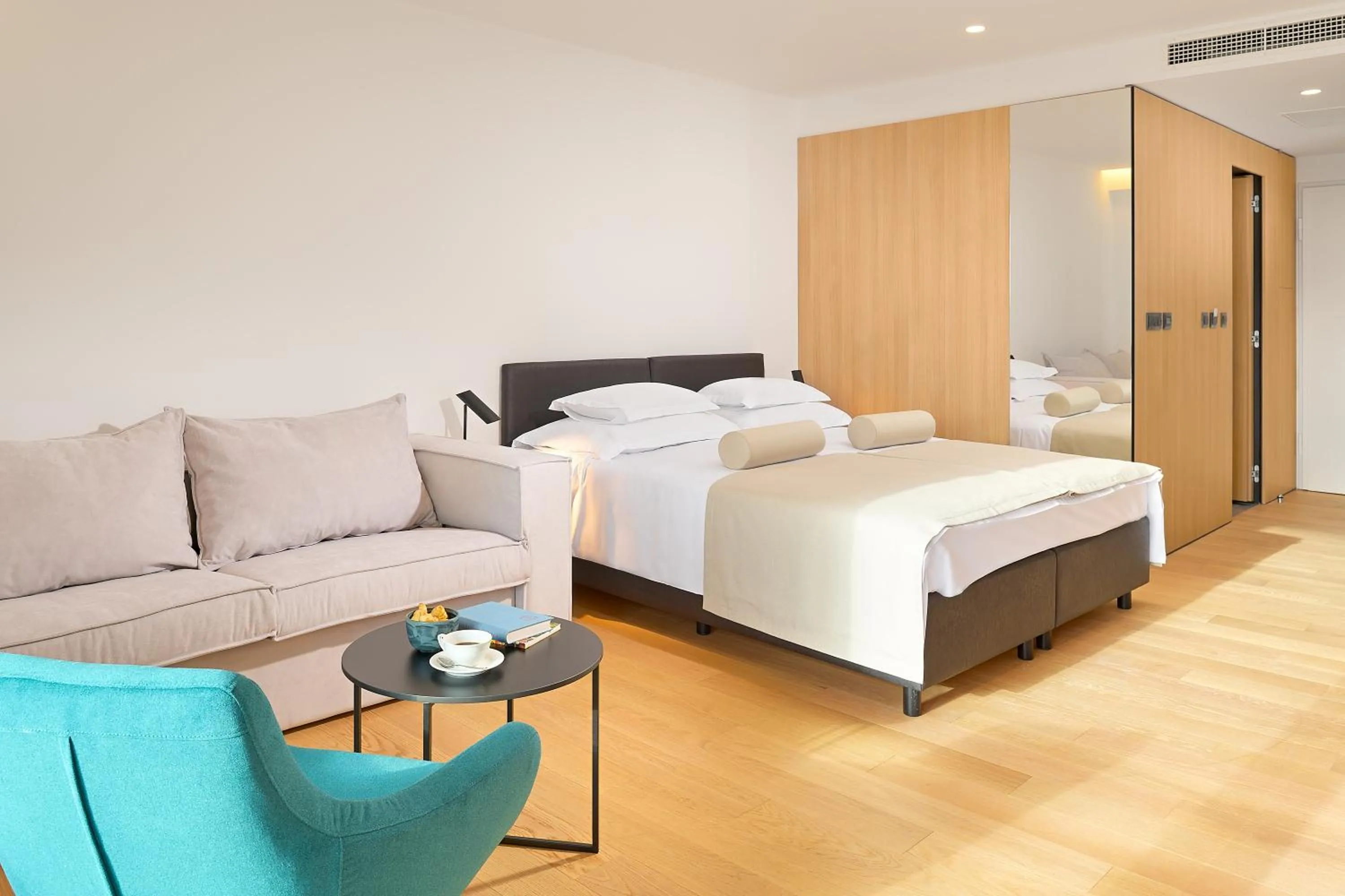 Studio apartment with partial sea view in Amphora's Garden