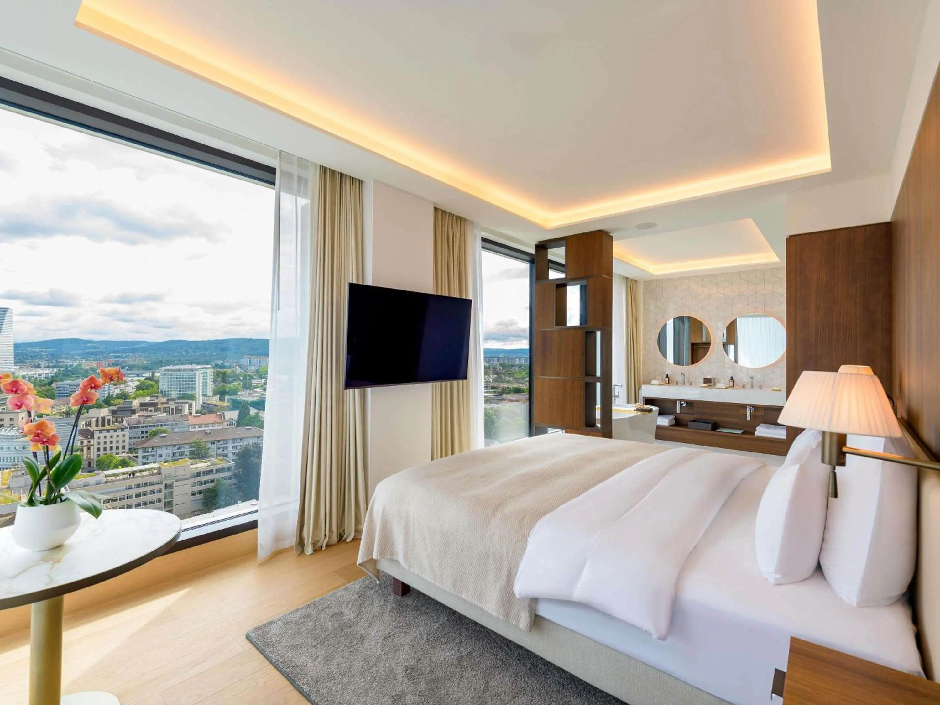 Grand King Suite in Mövenpick Hotel Basel