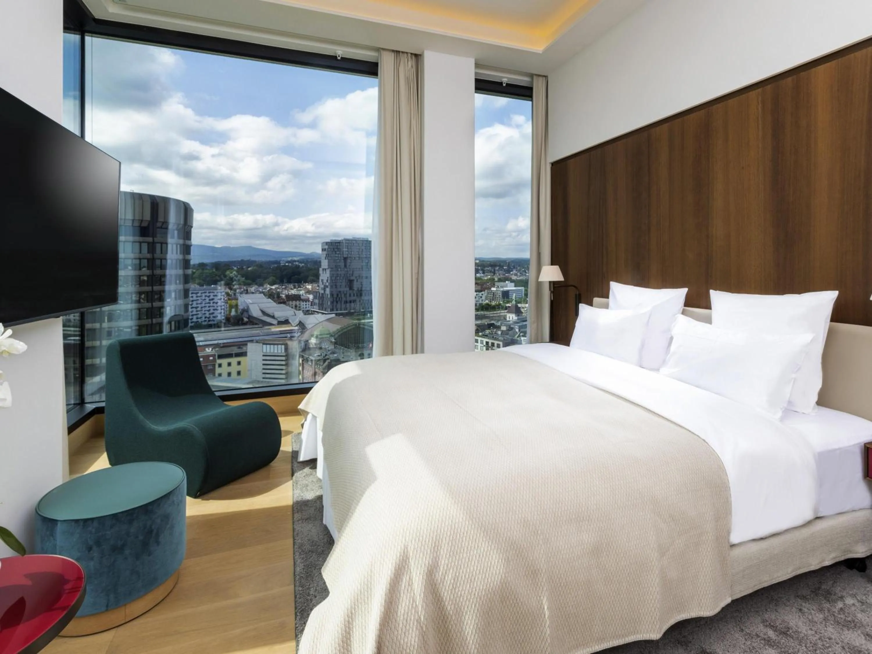 Junior King Suite in Mövenpick Hotel Basel