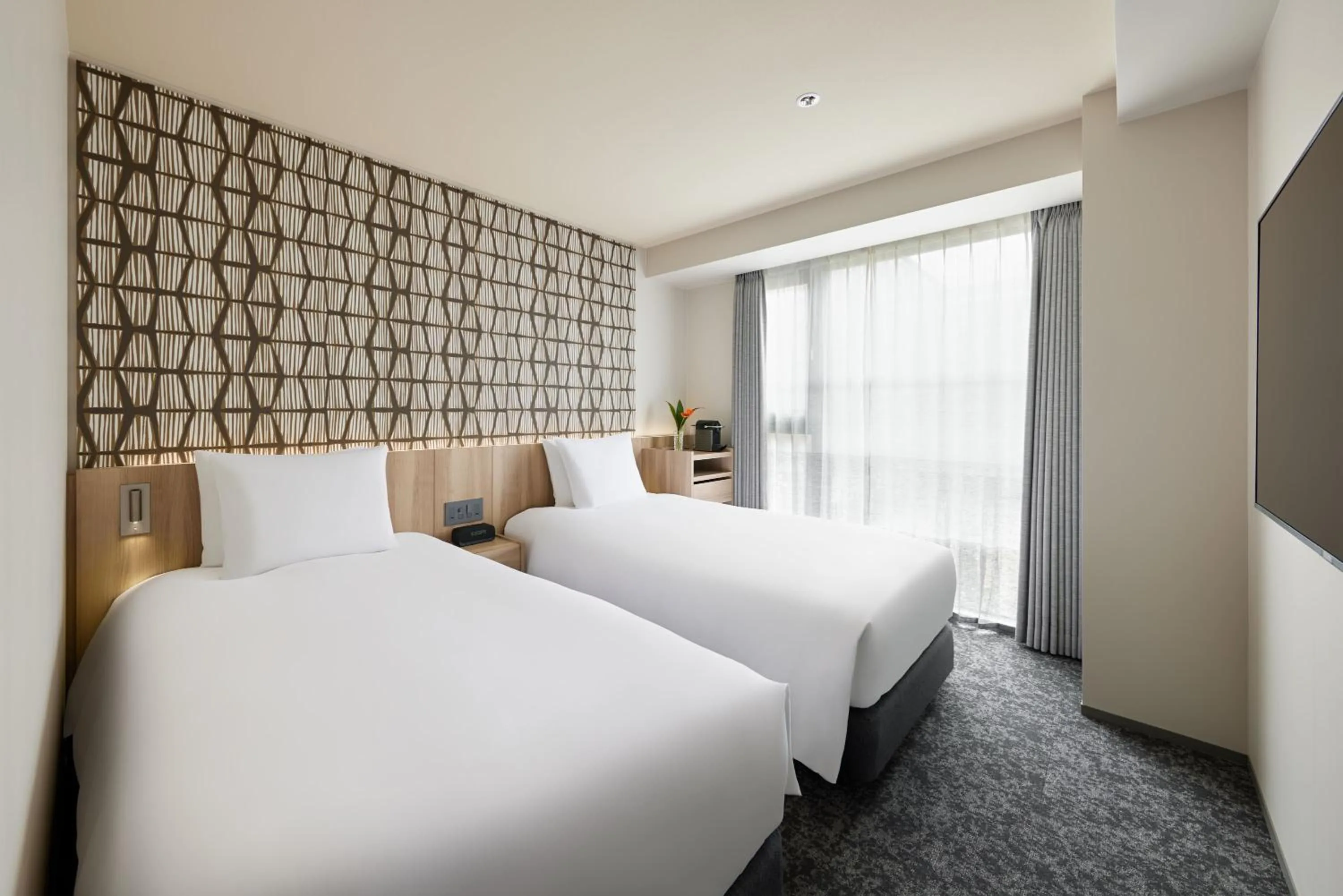 Deluxe Twin Room with City View in Oakwood Hotel Oike Kyoto