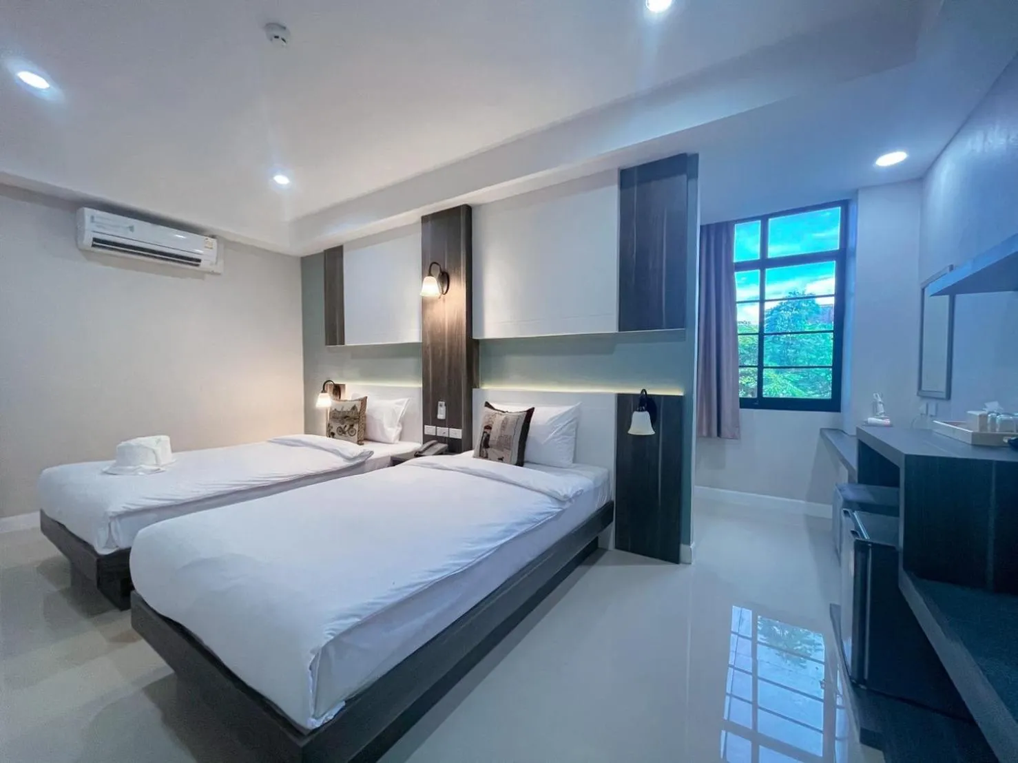 Standard Twin Room in We Resident Hotel