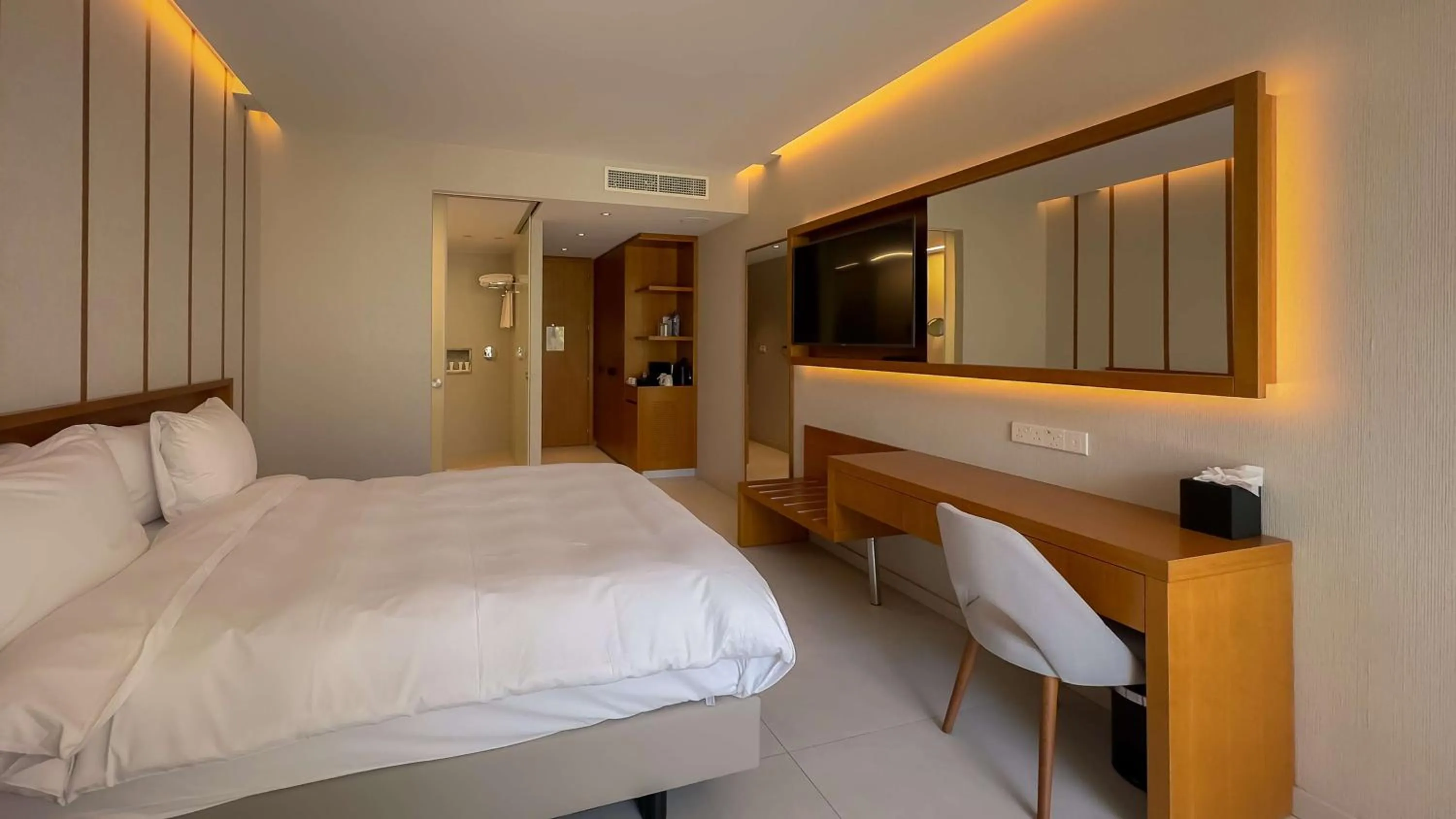 Garden Suite with Terrace and Sea View in Radisson Beach Resort Larnaca