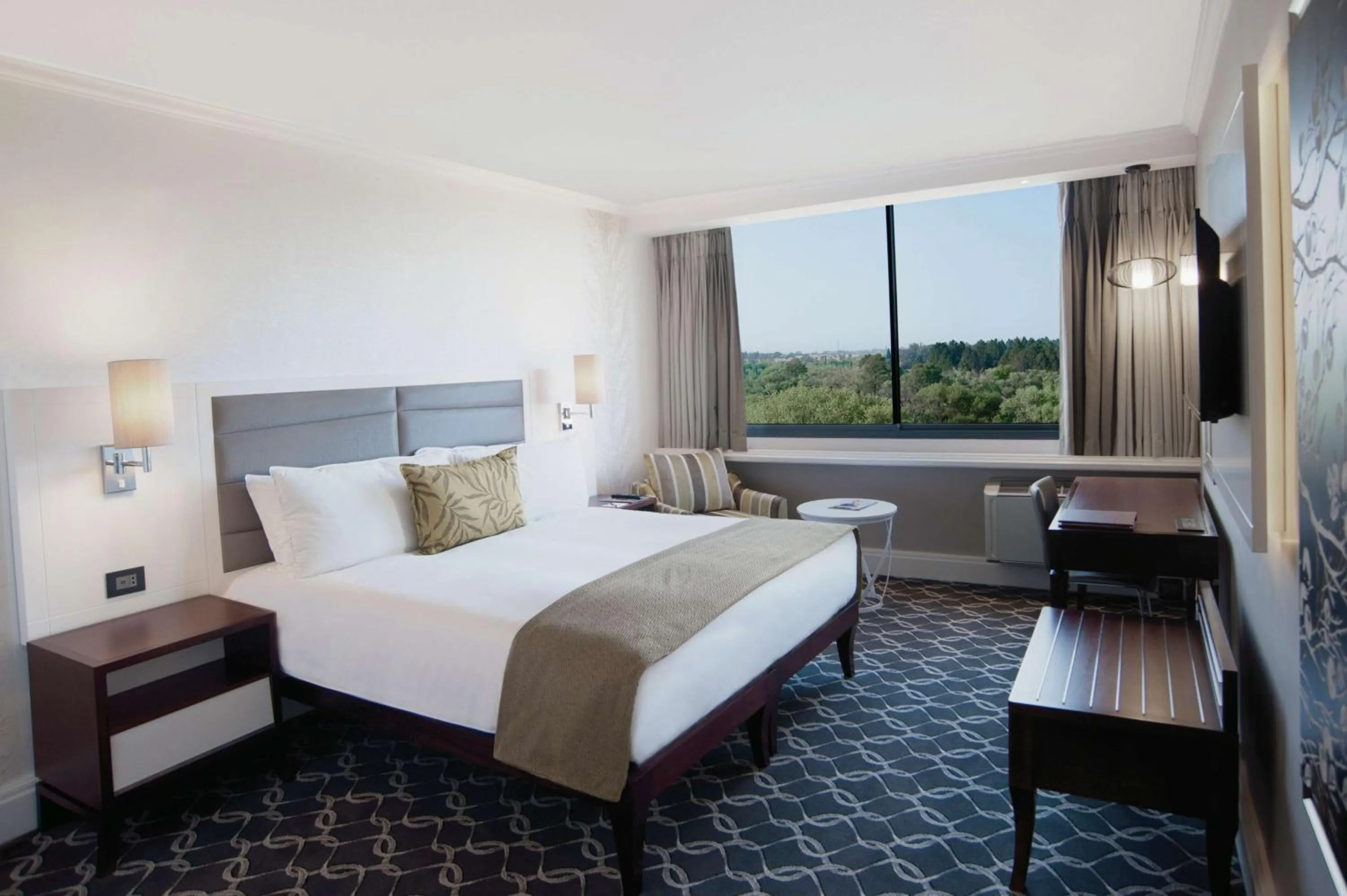 Deluxe River Facing King Room in Riverside Sun