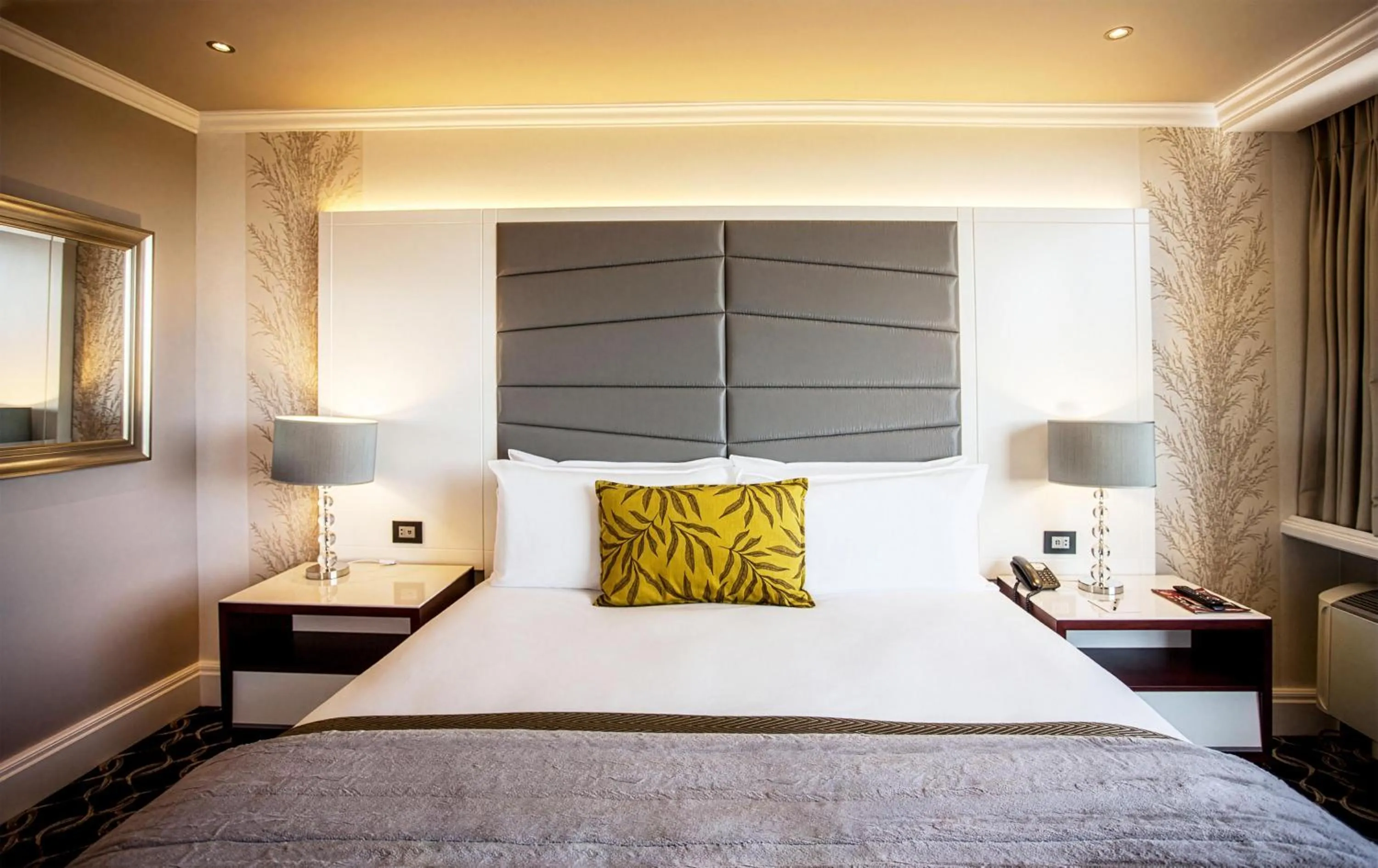 Standard King Room in Riverside Sun