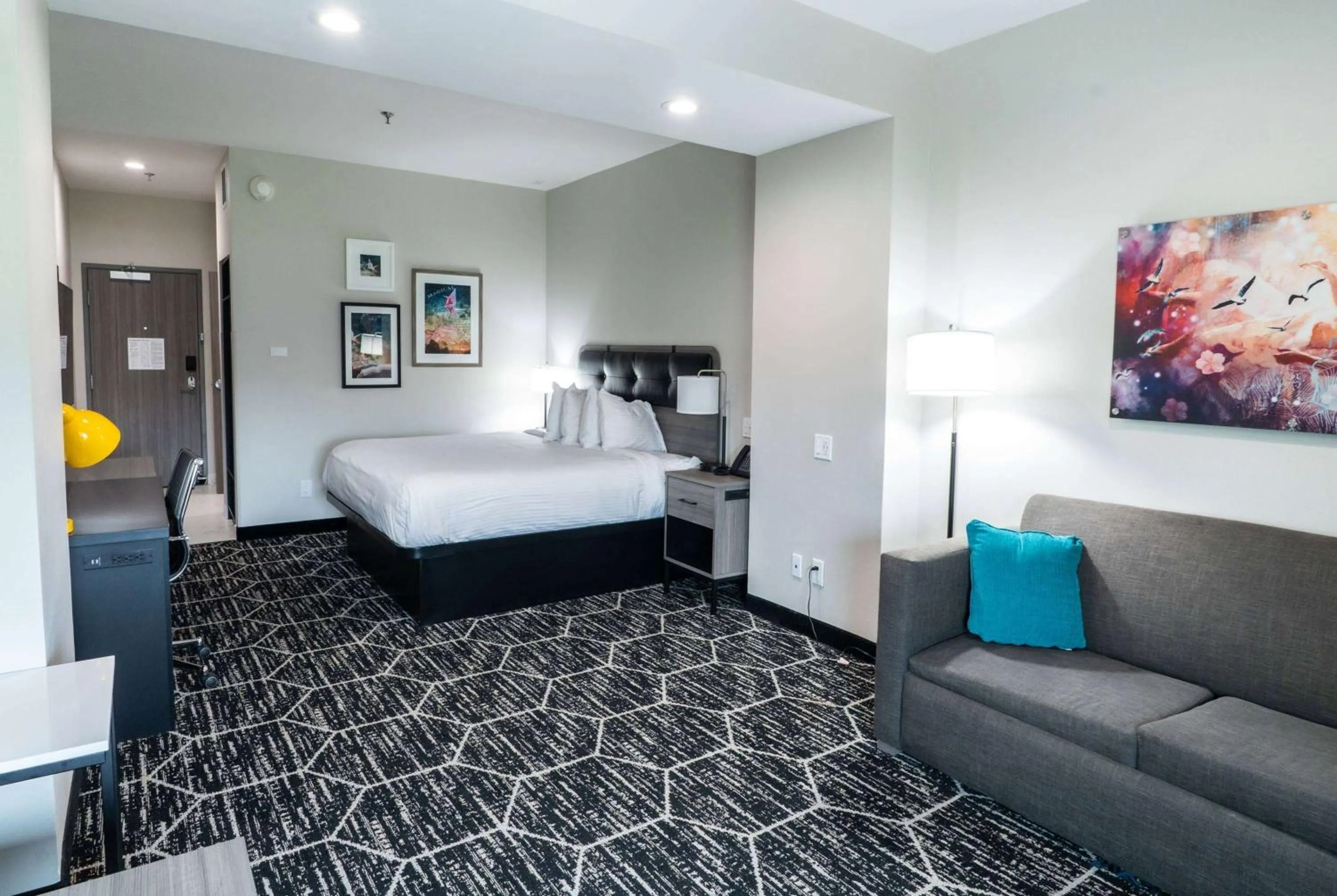 Deluxe King Room - Mobility Access/Non-Smoking in La Quinta Inn & Suites by Wyndham Corpus Christi Southeast
