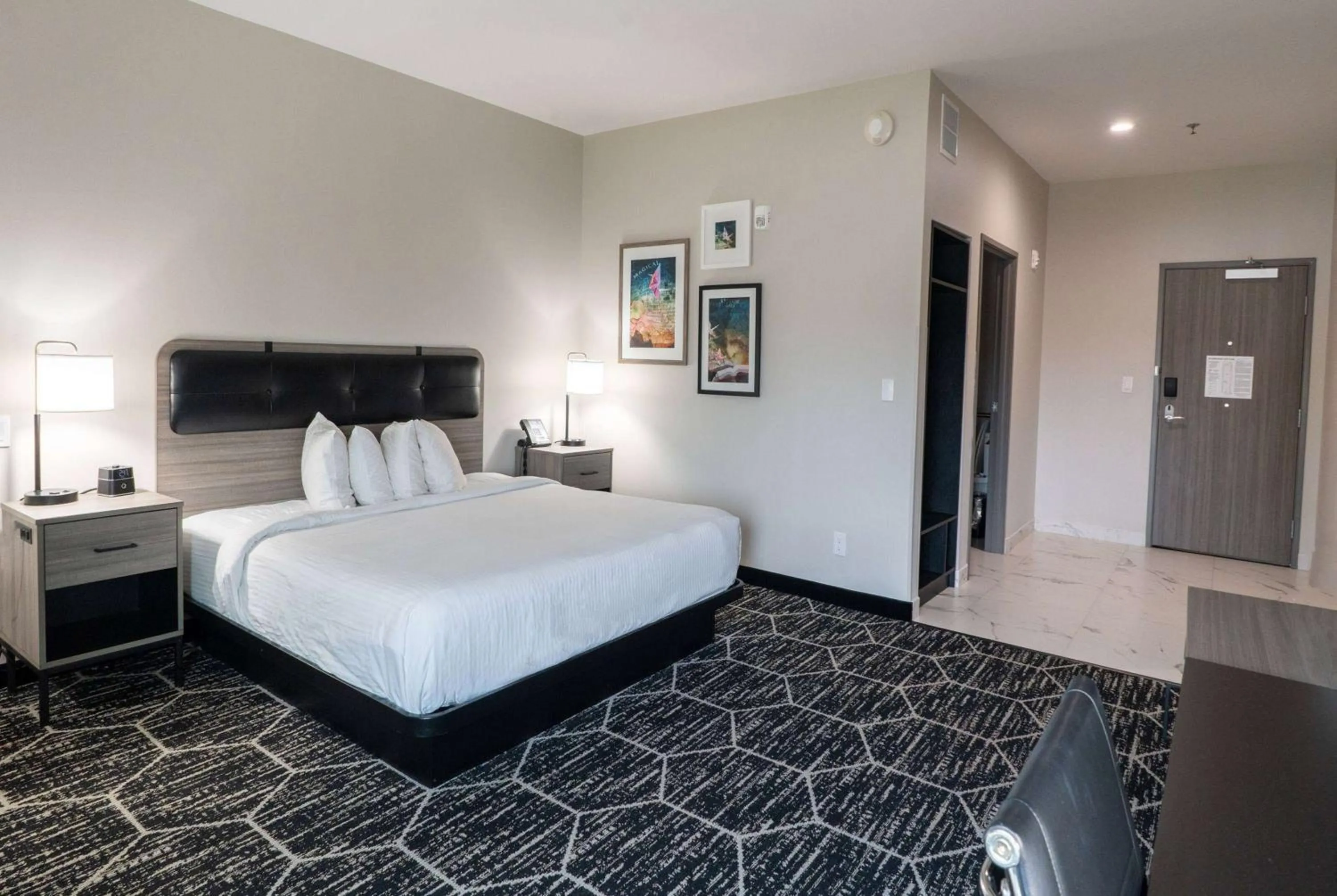 King Room - Non-Smoking in La Quinta Inn & Suites by Wyndham Corpus Christi Southeast