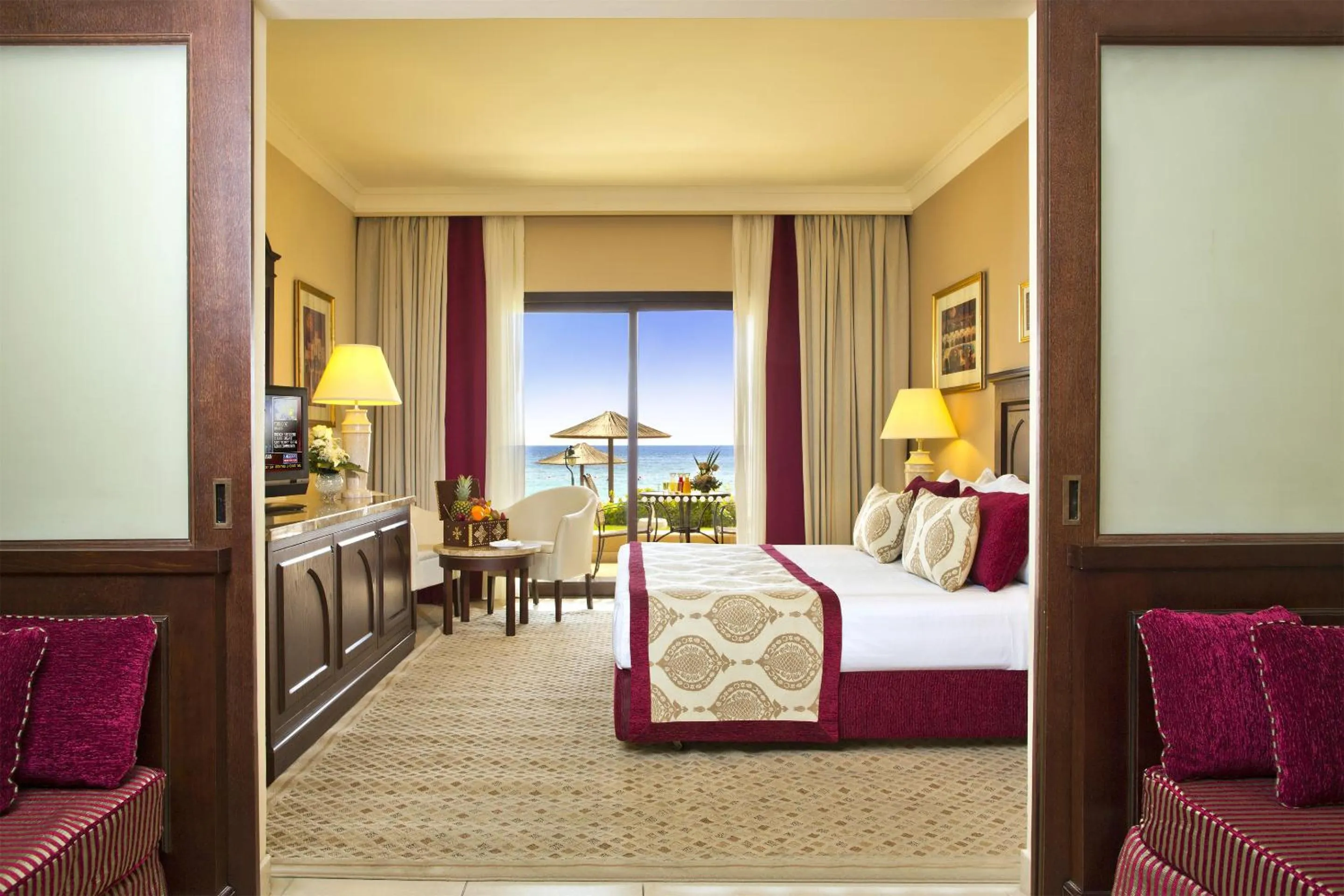 Family Room Club Ground, Queen Bed, Ocean View in Miramar Al Aqah Beach Resort