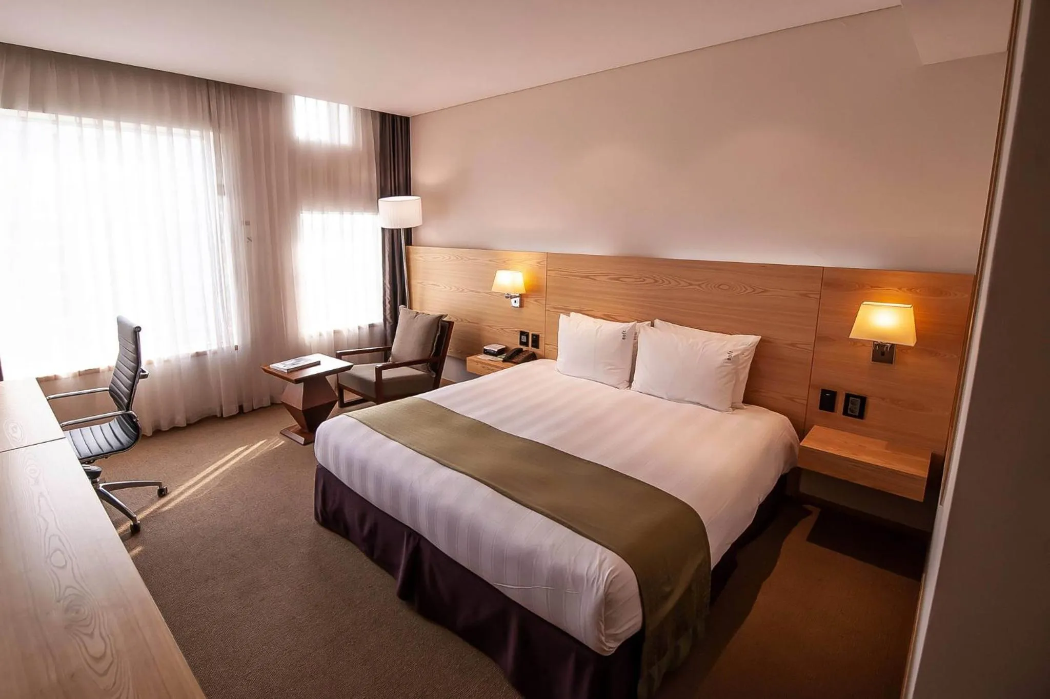 Standard King Room in Holiday Inn Gwangju by IHG