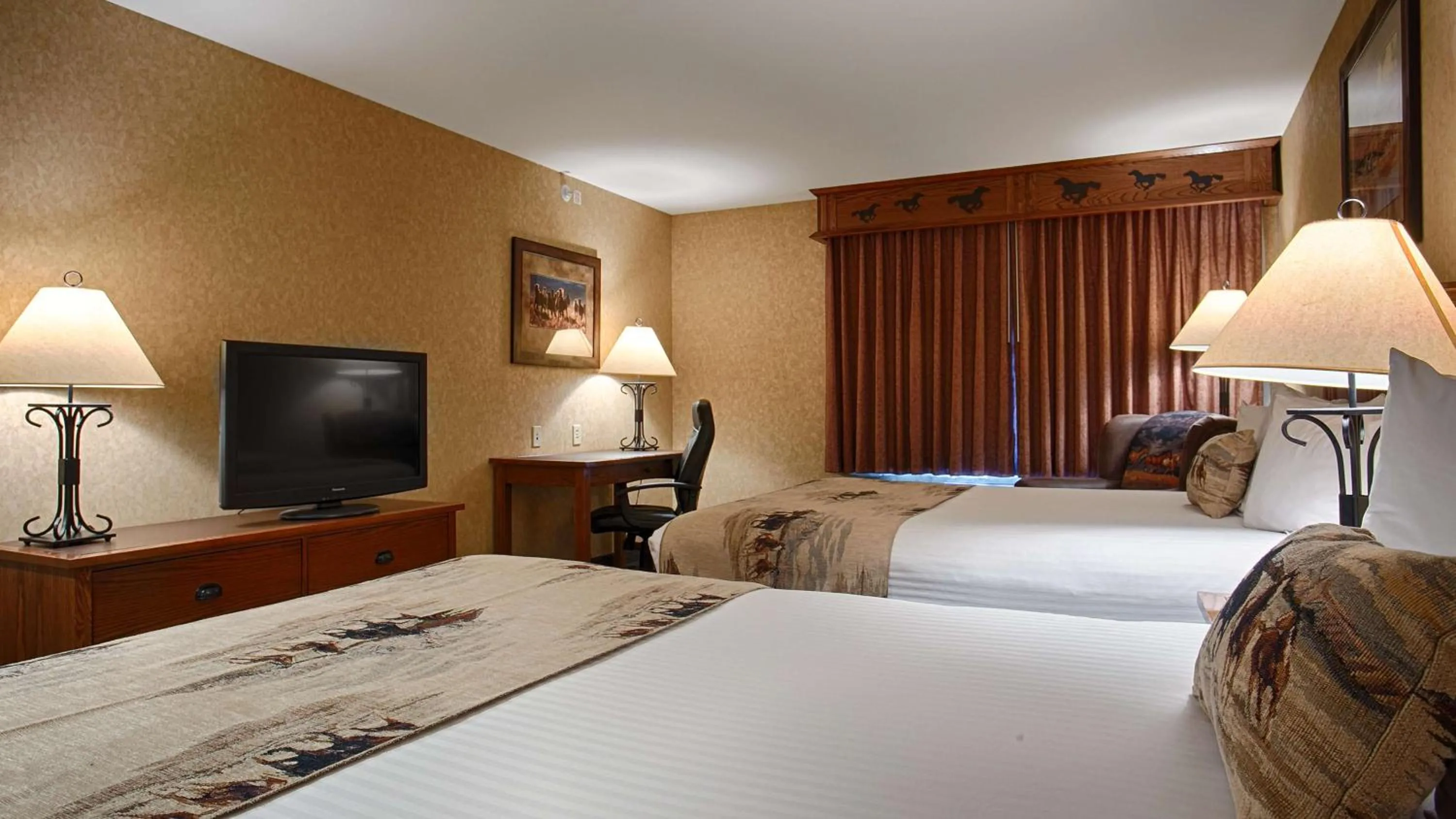 Queen Room with Two Queen Beds - Communication Assistance/Non-Smoking in Best Western Plus Kelly Inn and Suites