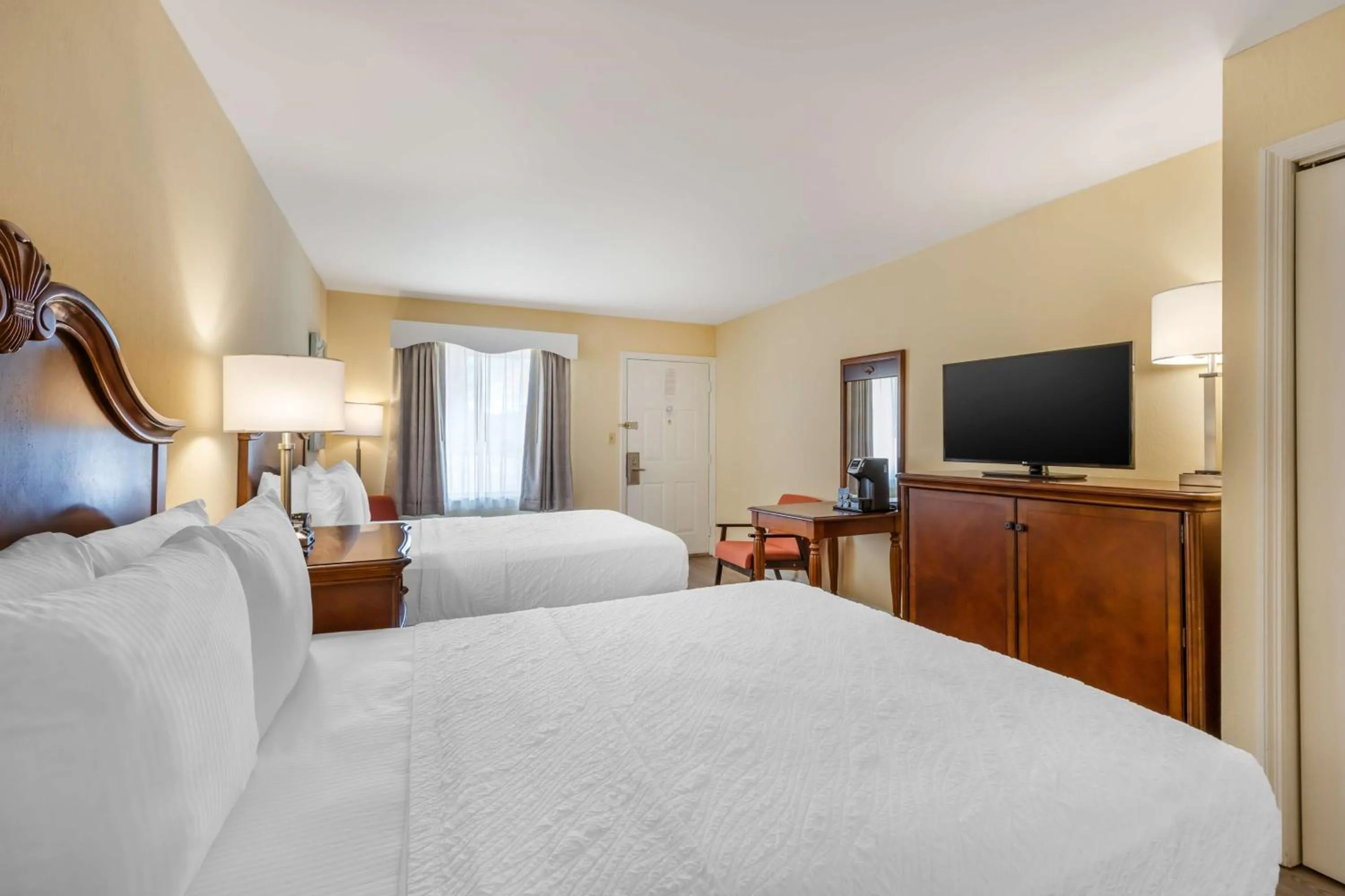 Queen Room with Two Queen Beds and Roll In Shower - Disability Access in Best Western PLUS Santee Inn