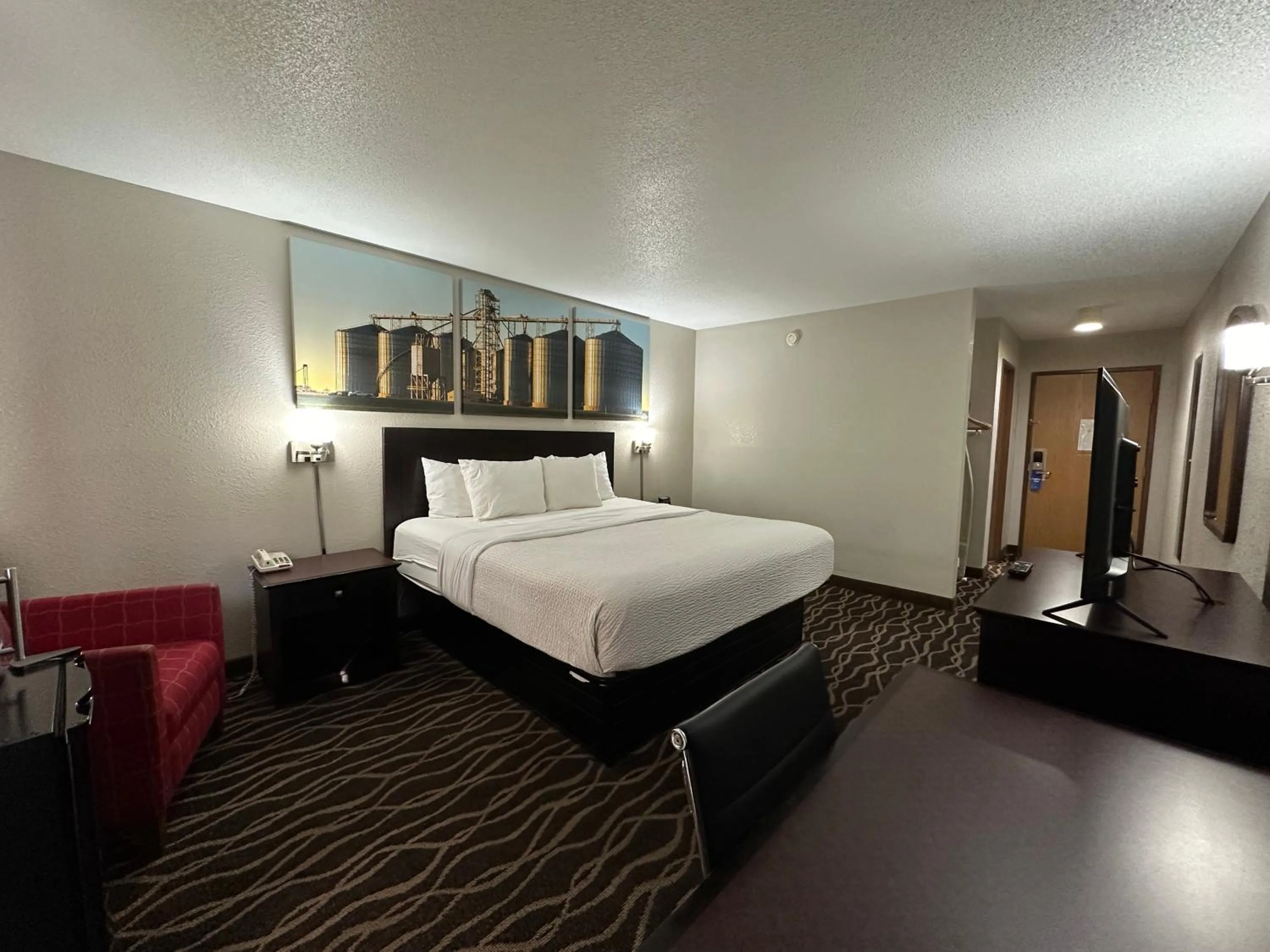 King Room - Accessible/Non-Smoking in Days Inn & Suites by Wyndham Casey