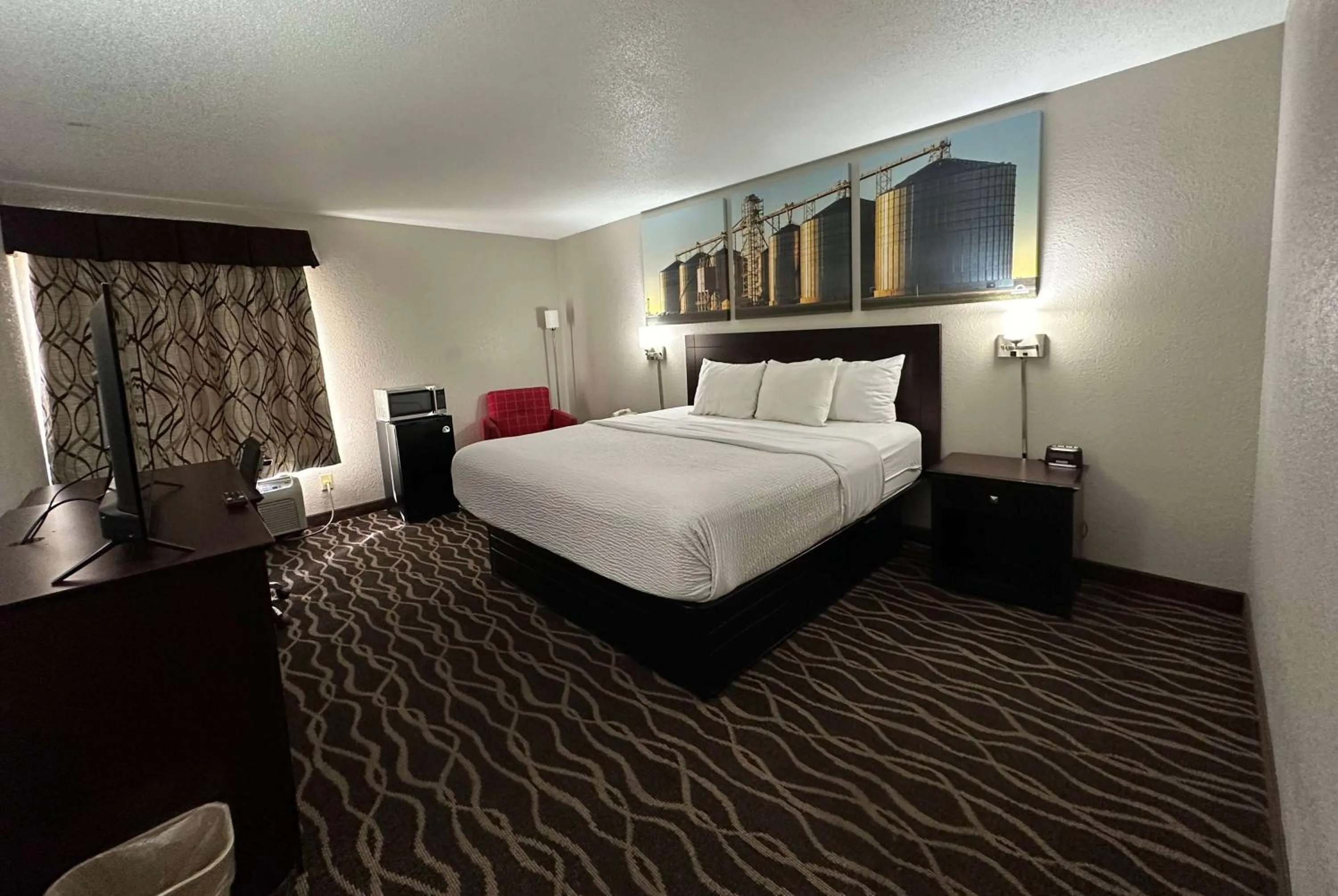 King Room - Non-Smoking in Days Inn & Suites by Wyndham Casey