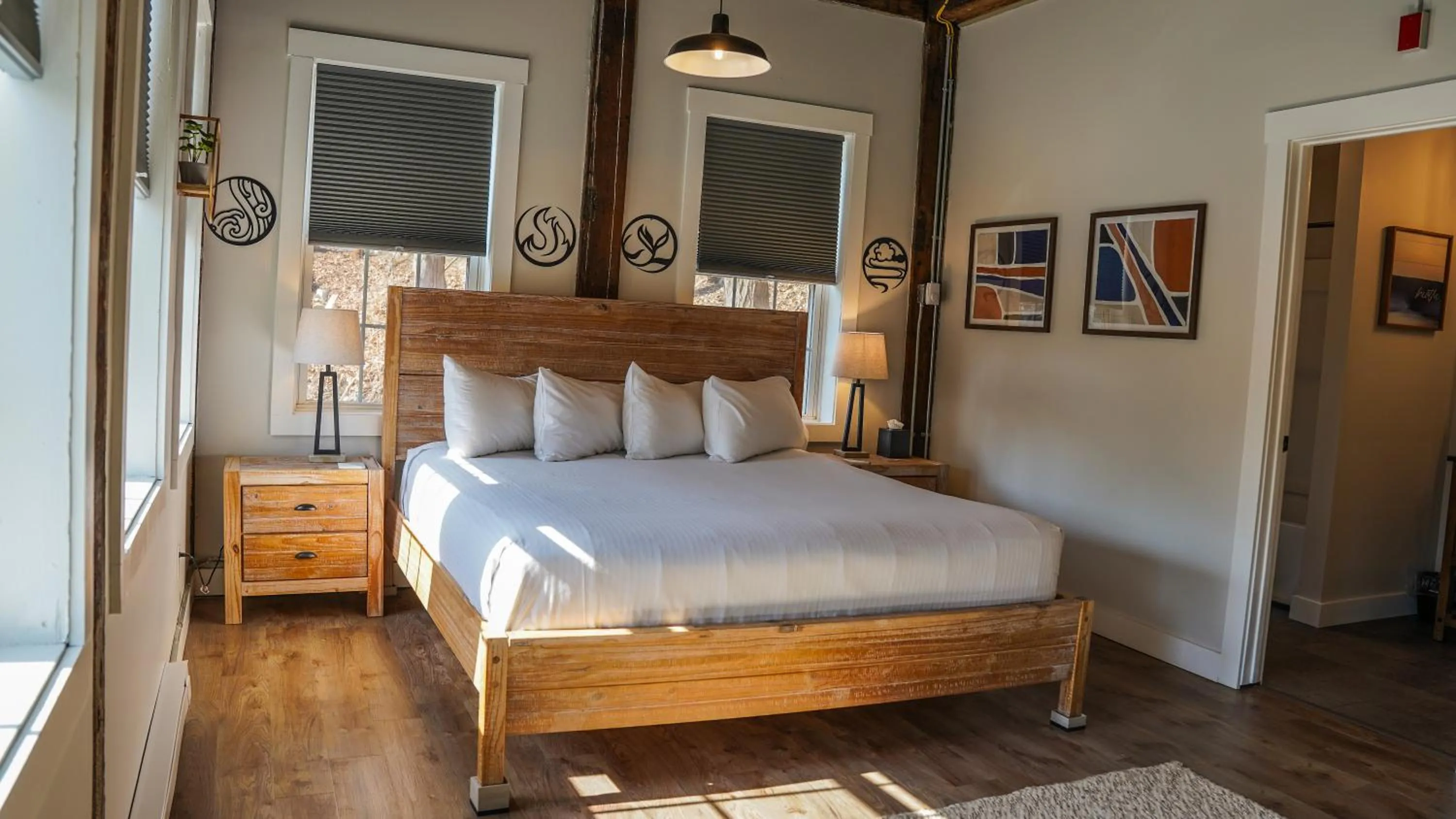 Deluxe King Suite in Old Mill Inn