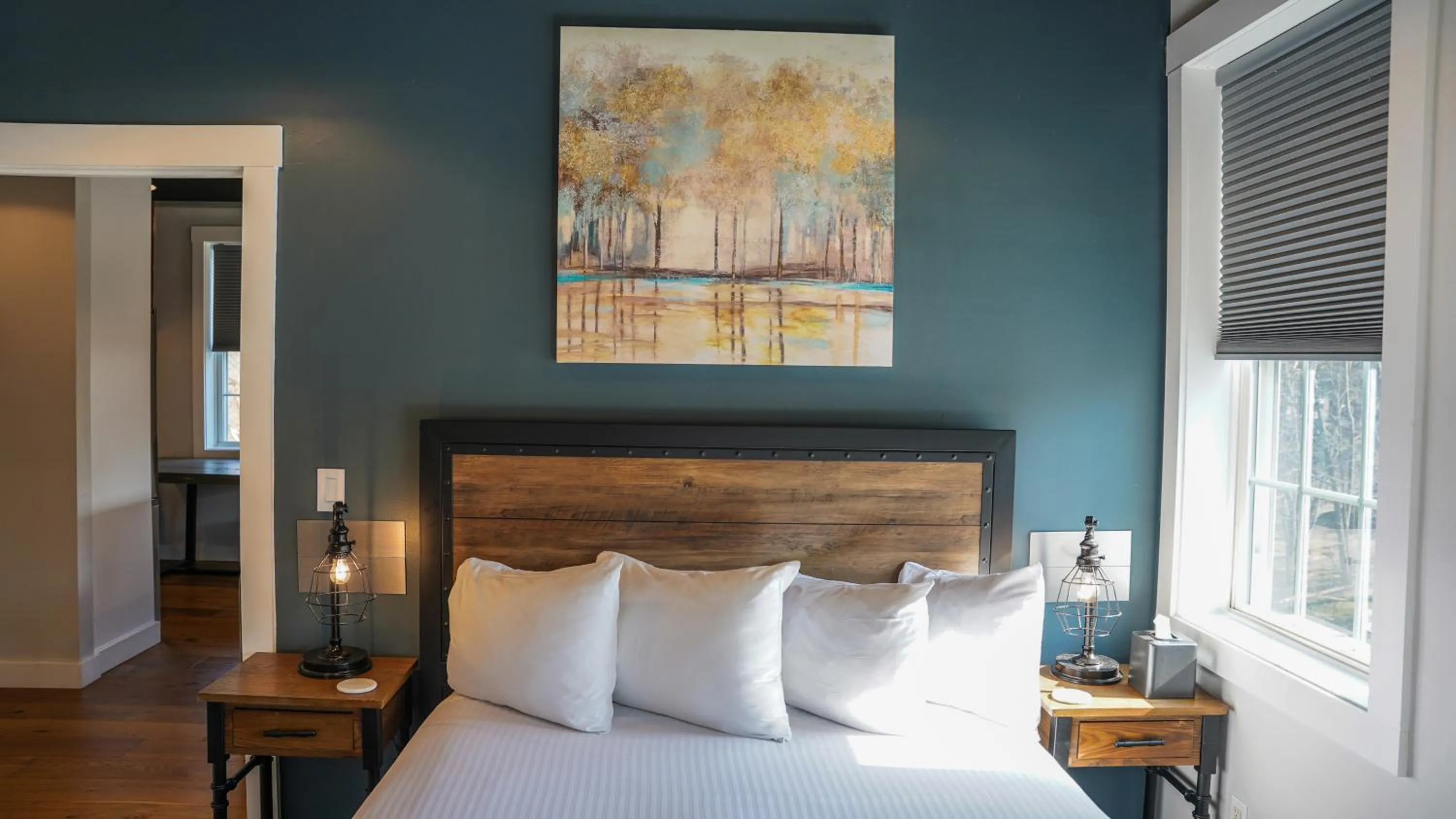 Deluxe Queen Suite in Old Mill Inn