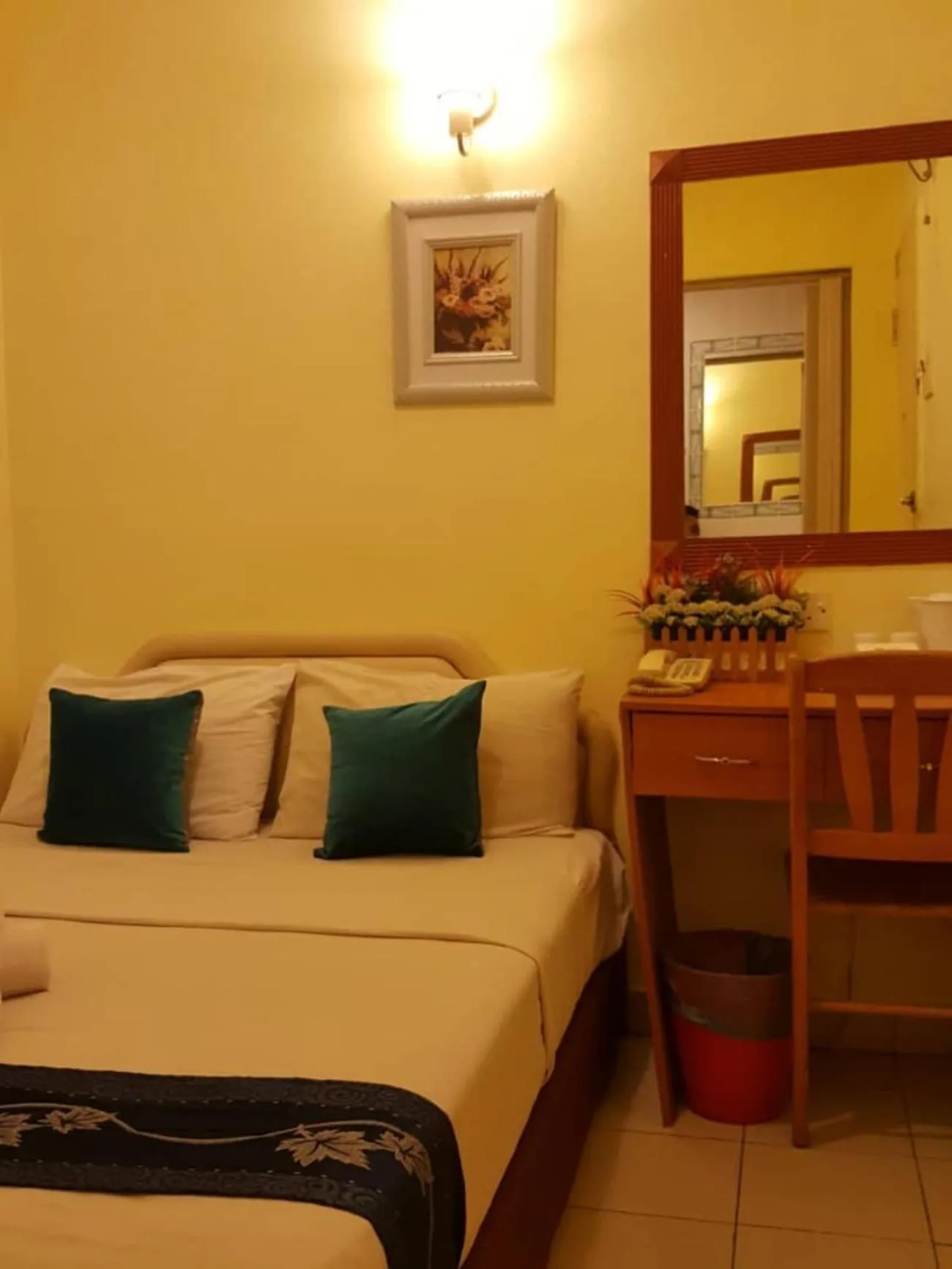 Small Double Room in Sun Inns Dmind Seri Kembangan
