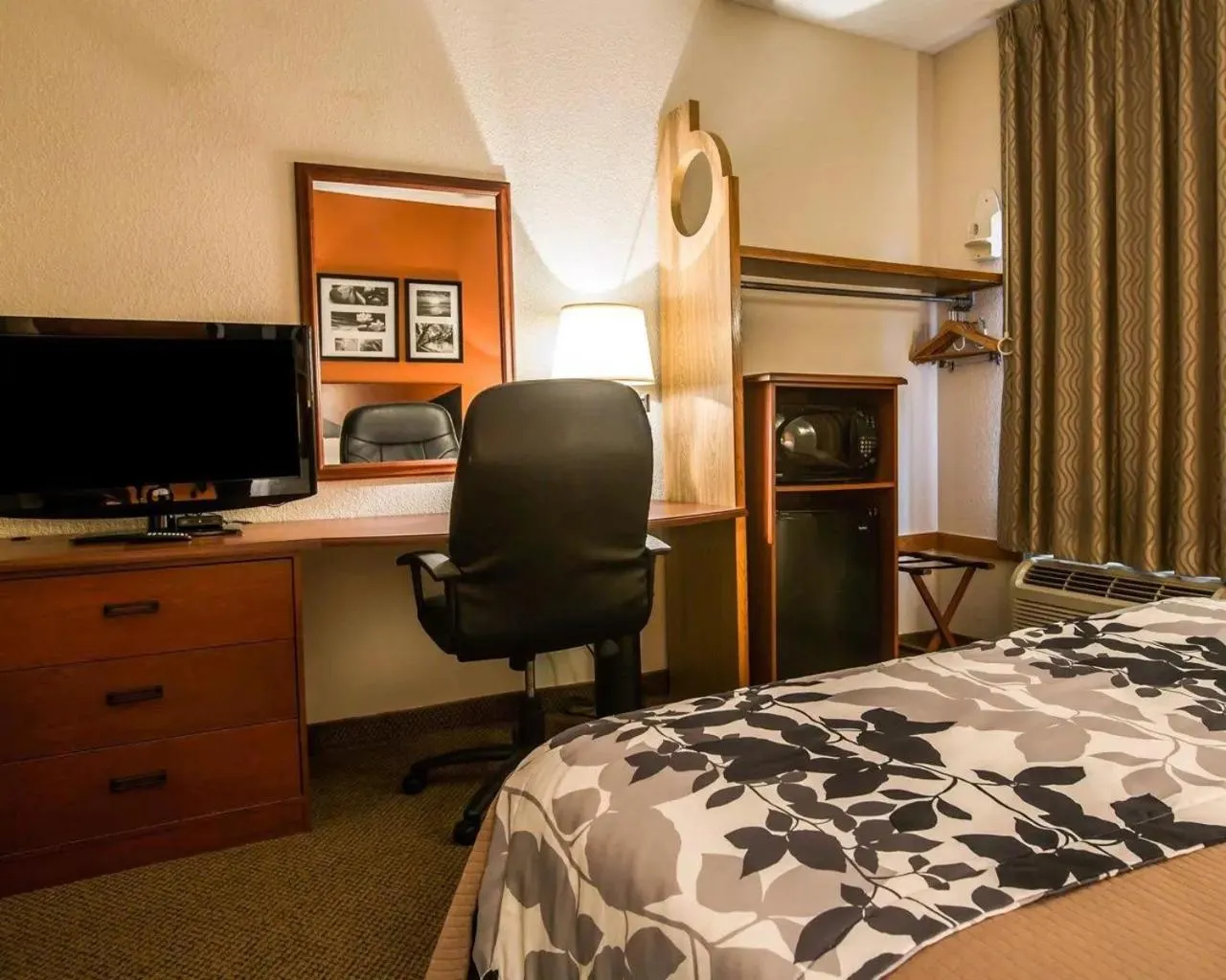 Queen Room - Accessible/Non-Smoking in Sleep Inn Pelham Oak Mountain