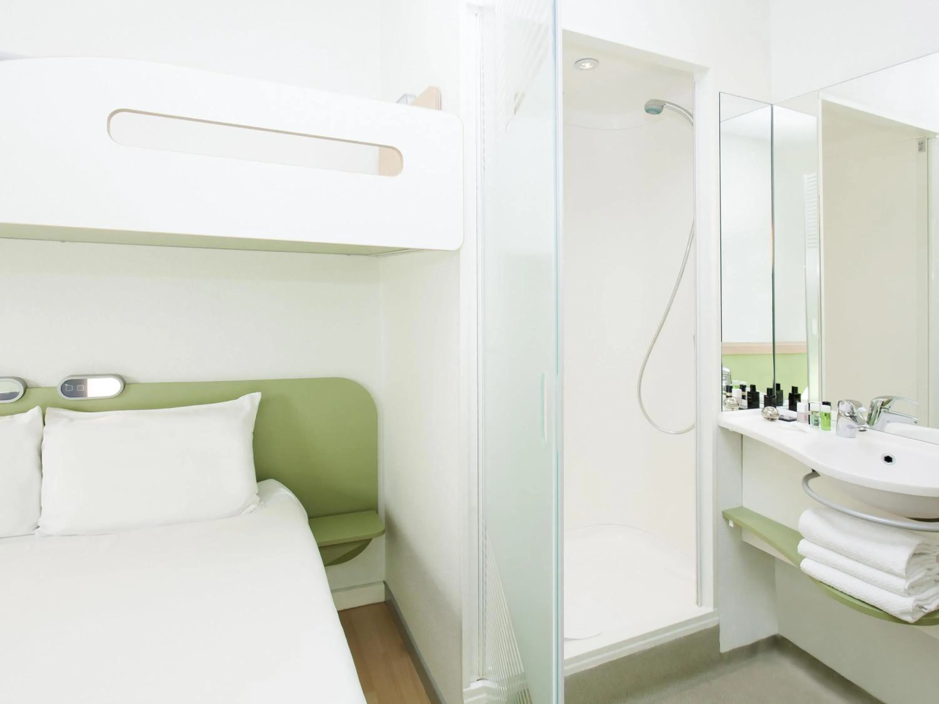 Double Room with Extra Bunk Bed in Ibis Budget Madrid Getafe