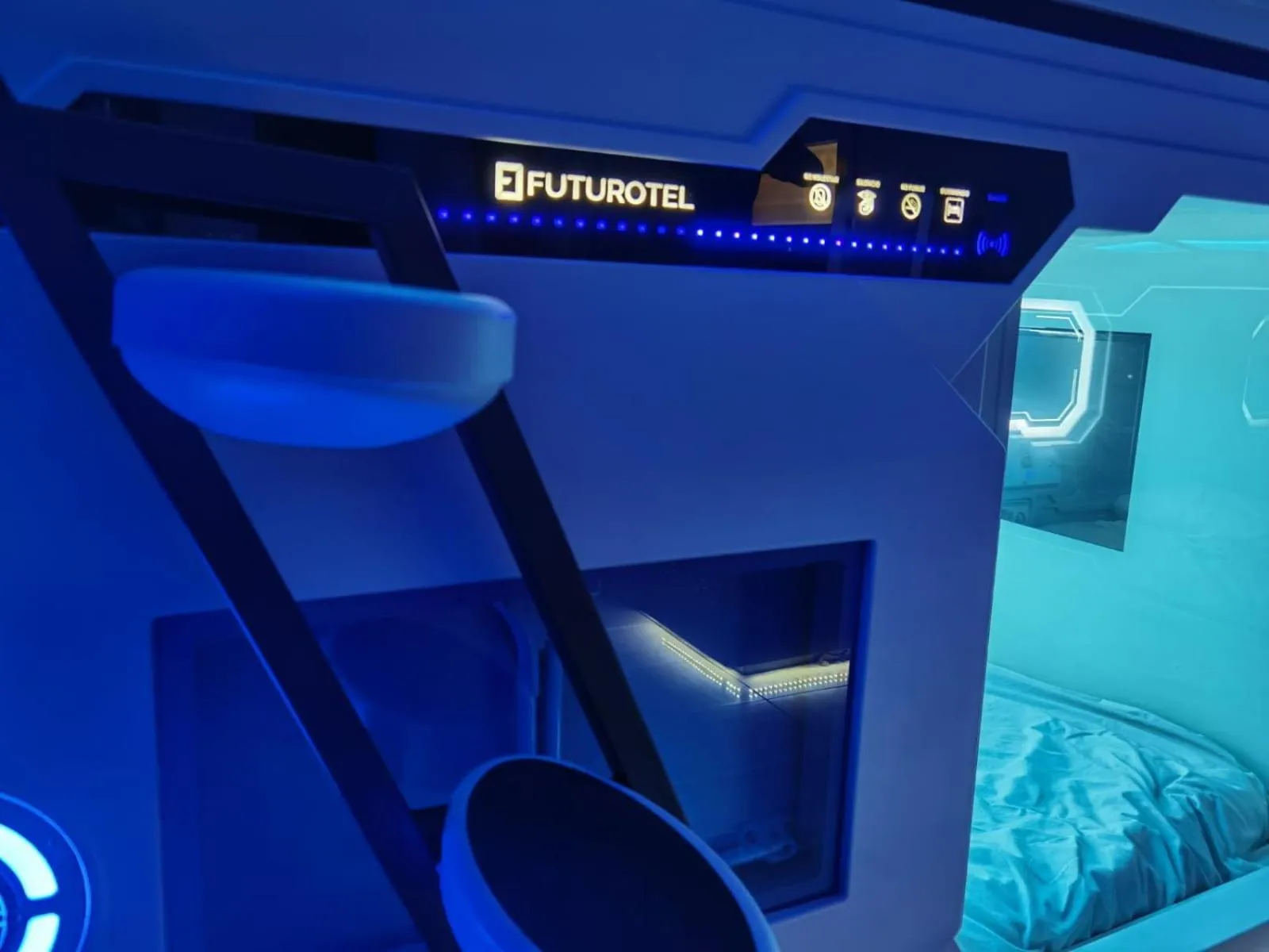 Deluxe Capsule Bed in Futurotel Malagueta Beach