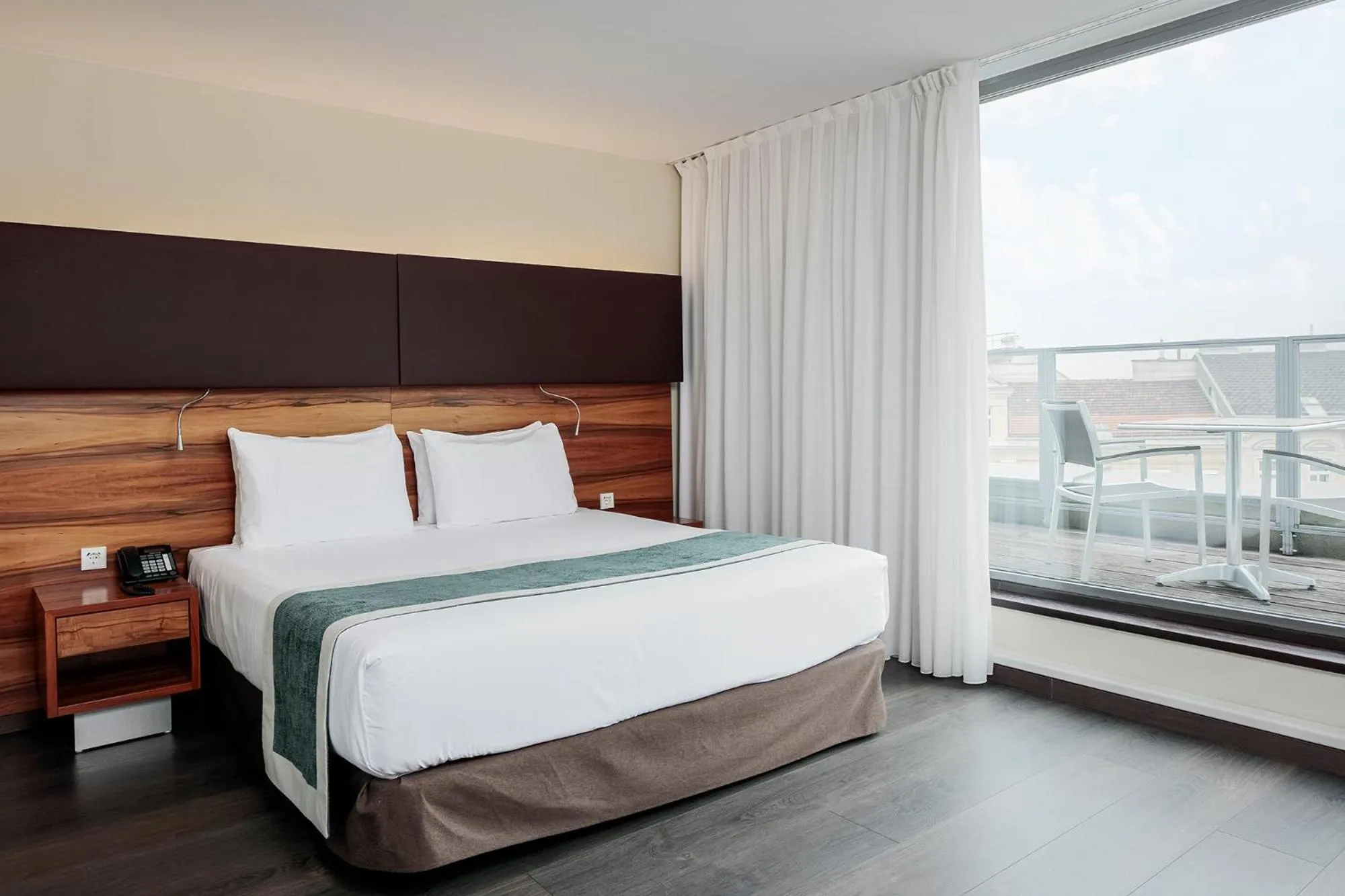 Deluxe Double Room with Balcony in Eurostars Embassy