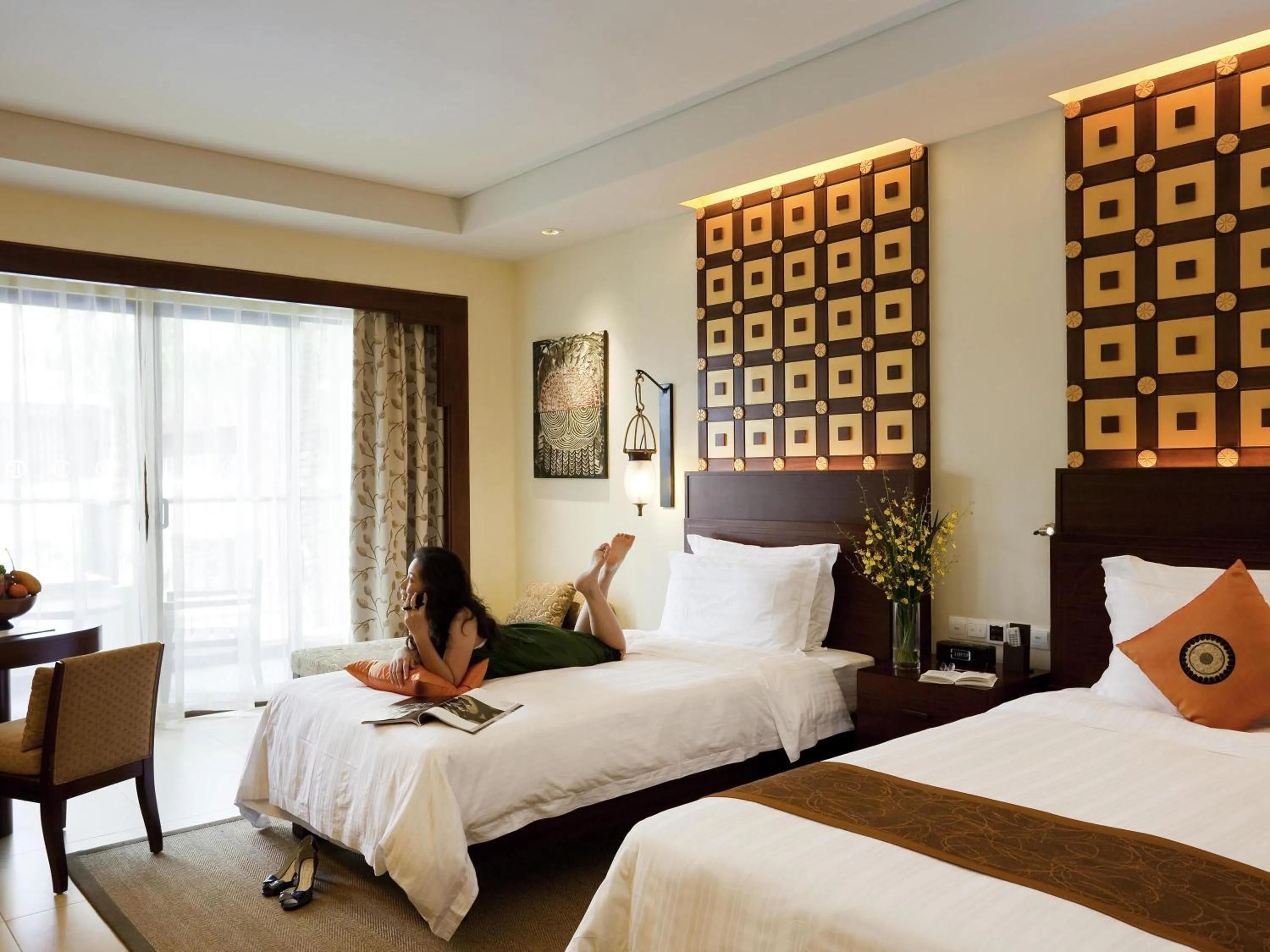 Deluxe Twin Room with Pool View in Pullman Sanya Yalong Bay Villas & Resort