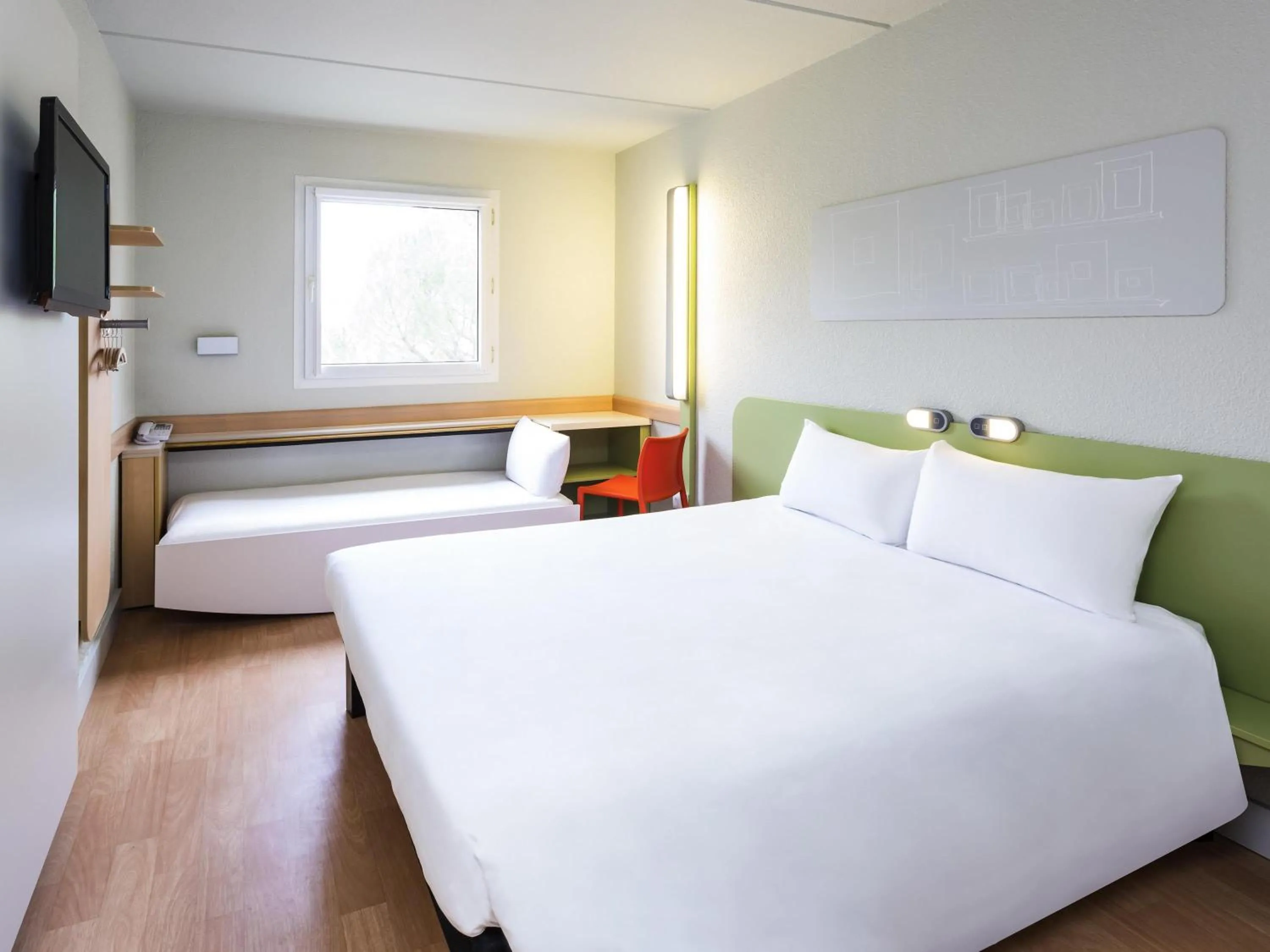 Double Room with Extra Bed in Ibis Budget Barcelona Sant Andreu De La Barca