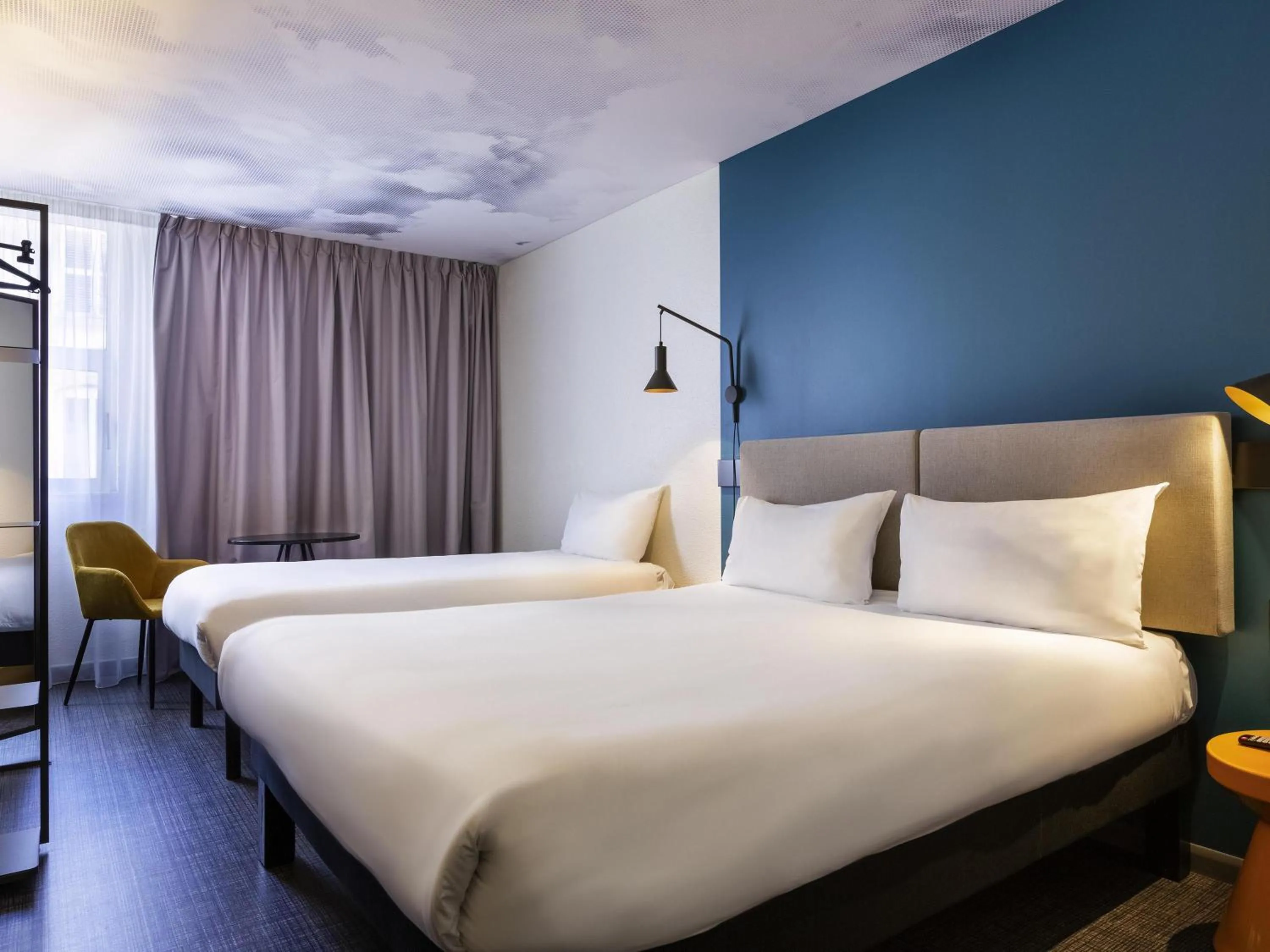 Standard Room With Three Single Beds in Ibis Marseille Centre Prefecture