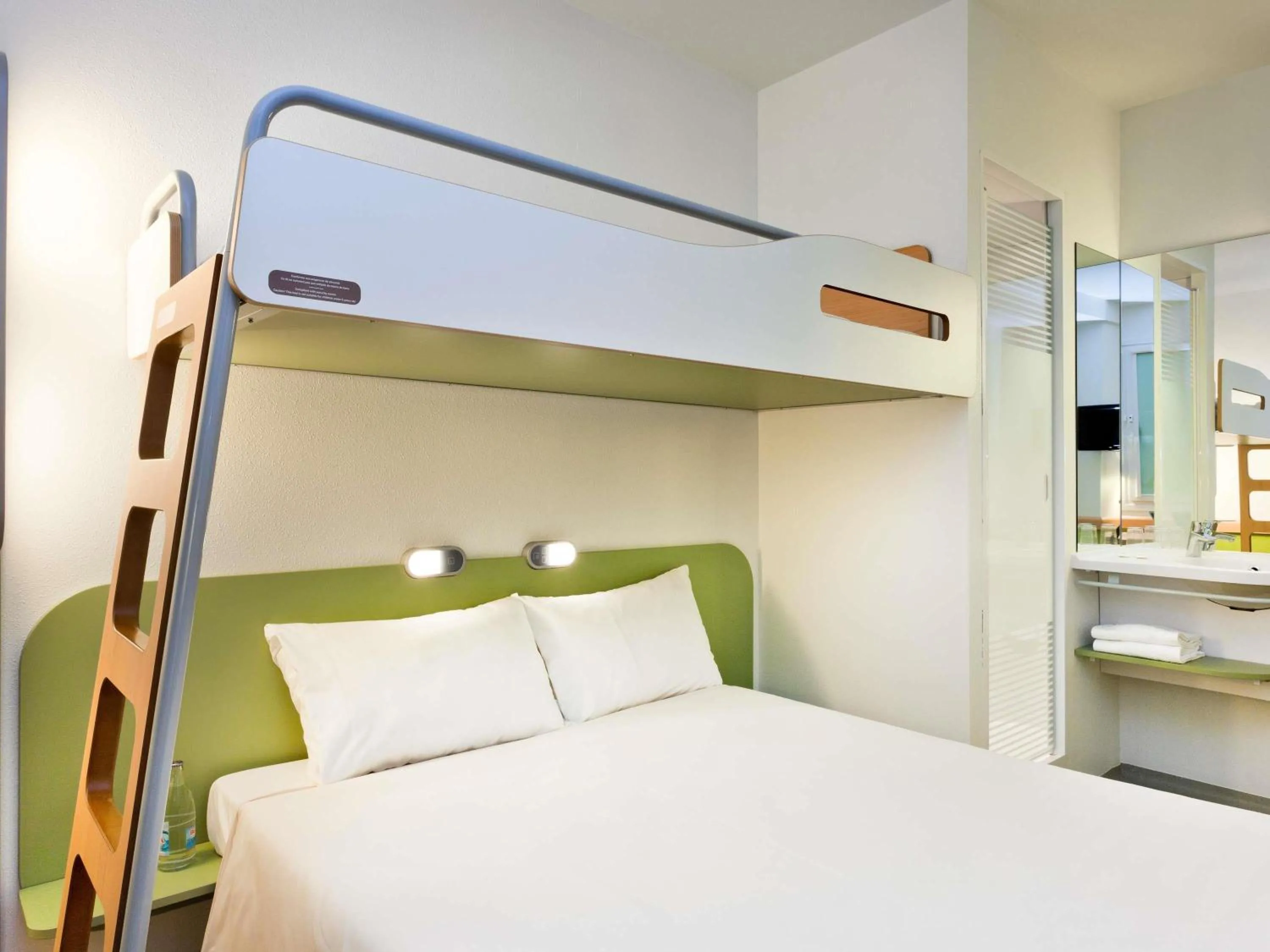 Double Room with Bunk Bed in Ibis Budget Sevilla Aeropuerto