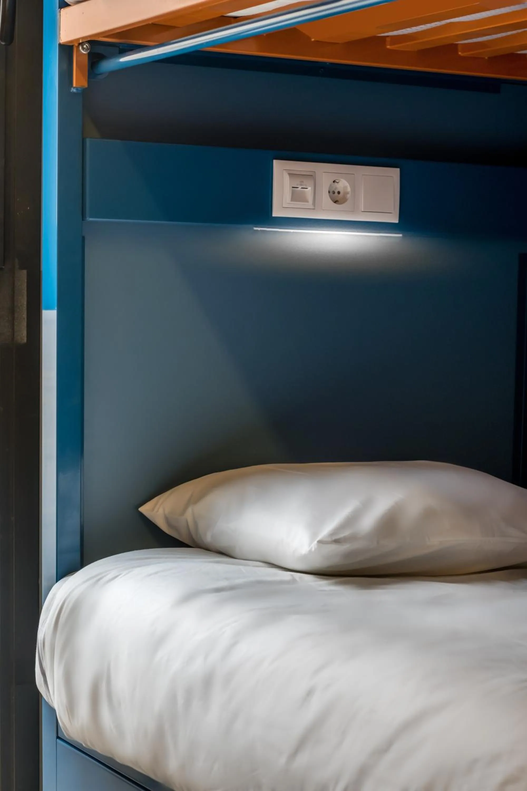 12-Bed Mixed Dormitory Room in Latroupe Poblenou Beach