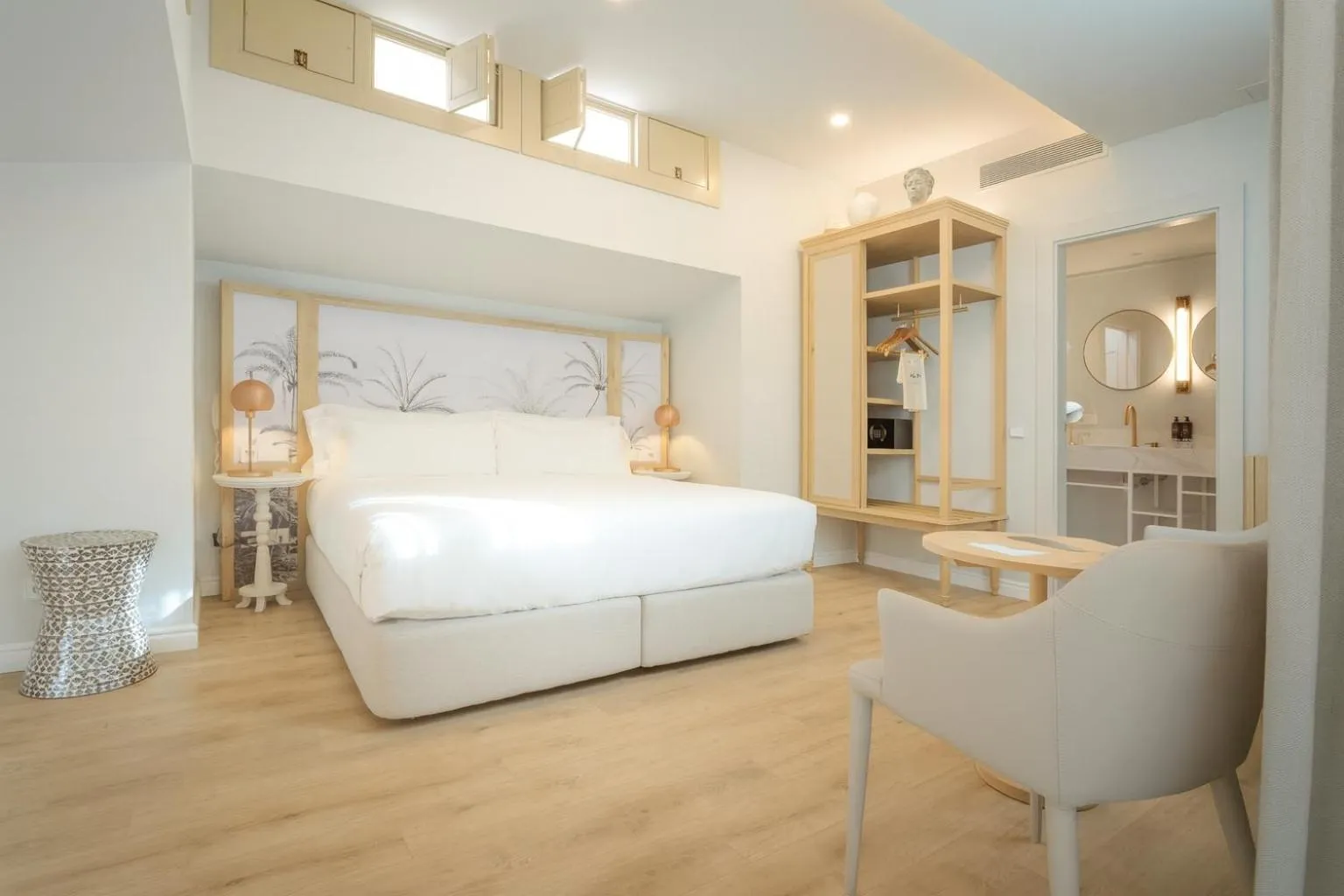 Junior Suite with Bathtub in ICON Malabar