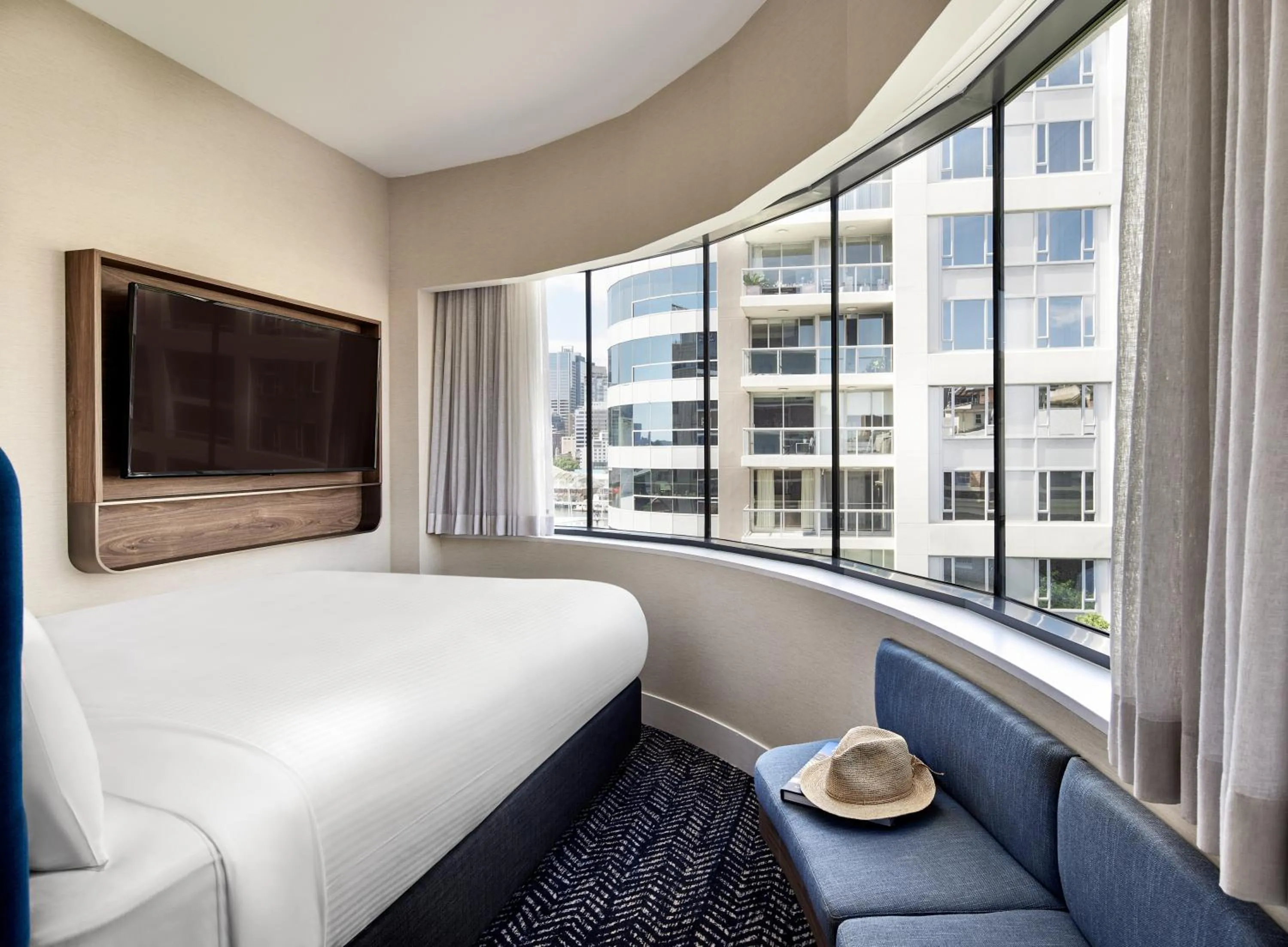 Small Queen Room - Non-Smoking in Aiden by Best Western Darling Harbour
