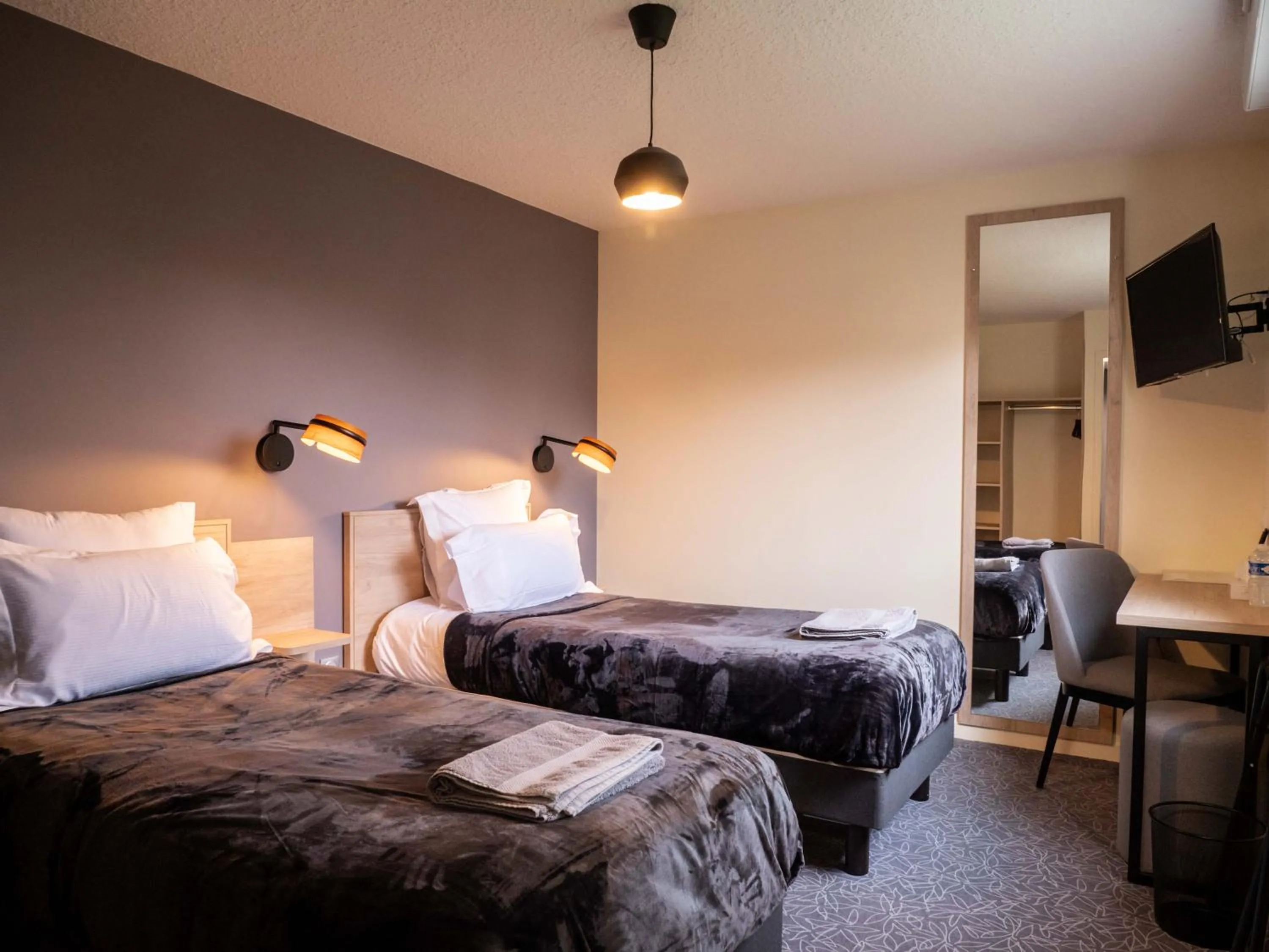 Twin Room in Logis hôtels Le Saint Pierre