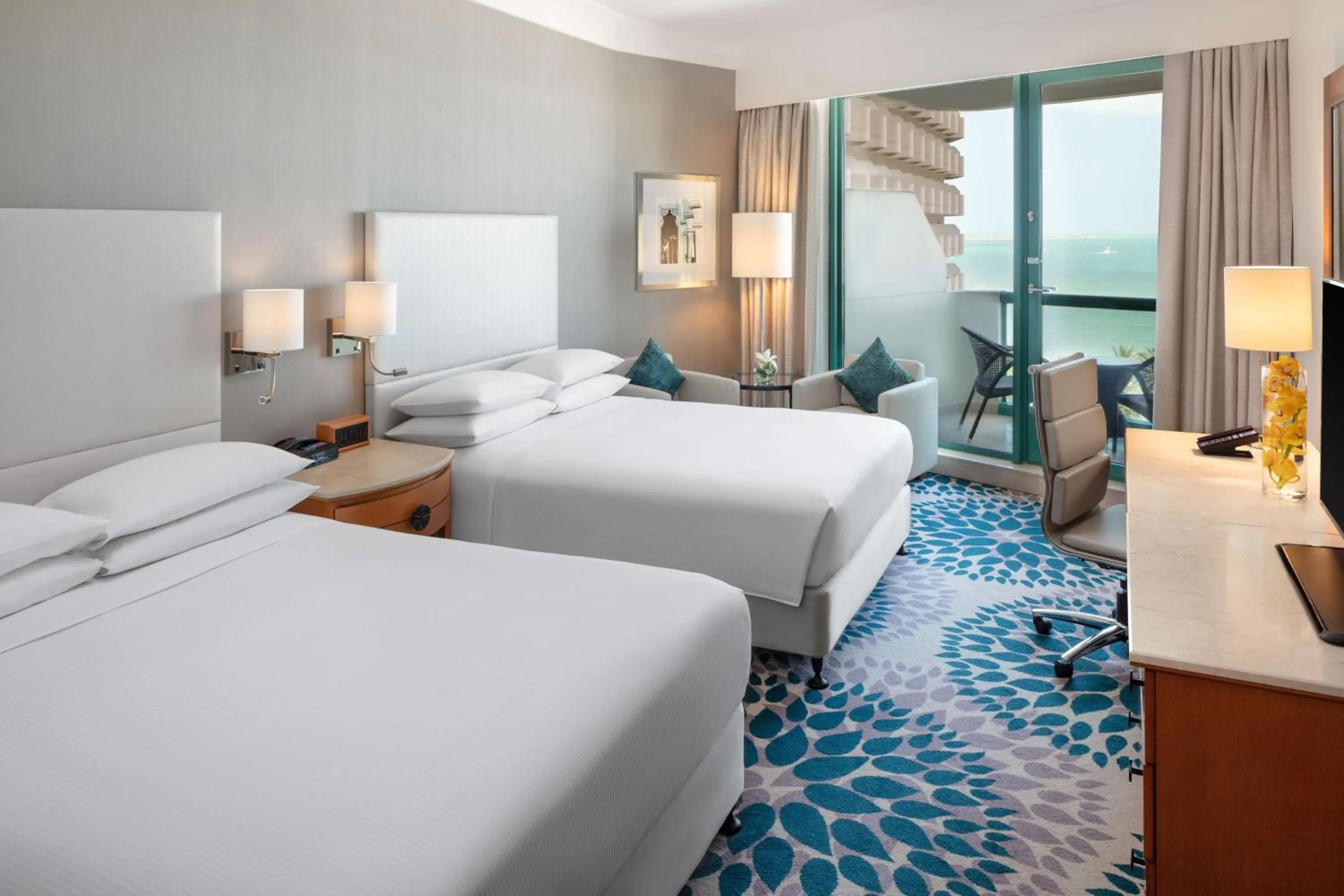 Deluxe Queen Room with Two Queen Beds and Partial Sea View in Hilton Dubai Jumeirah