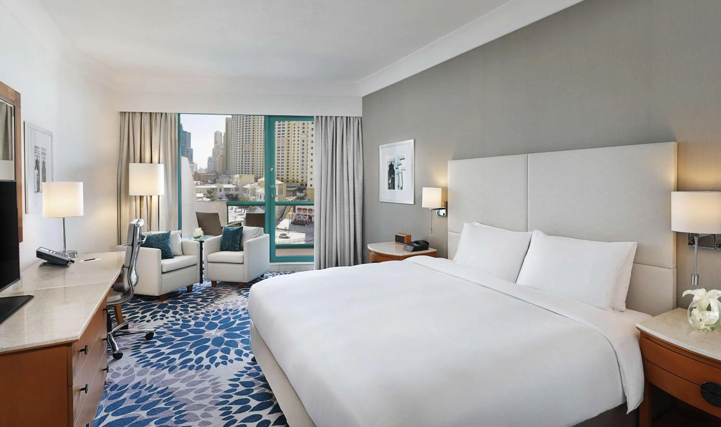 Deluxe King Room in Hilton Dubai Jumeirah