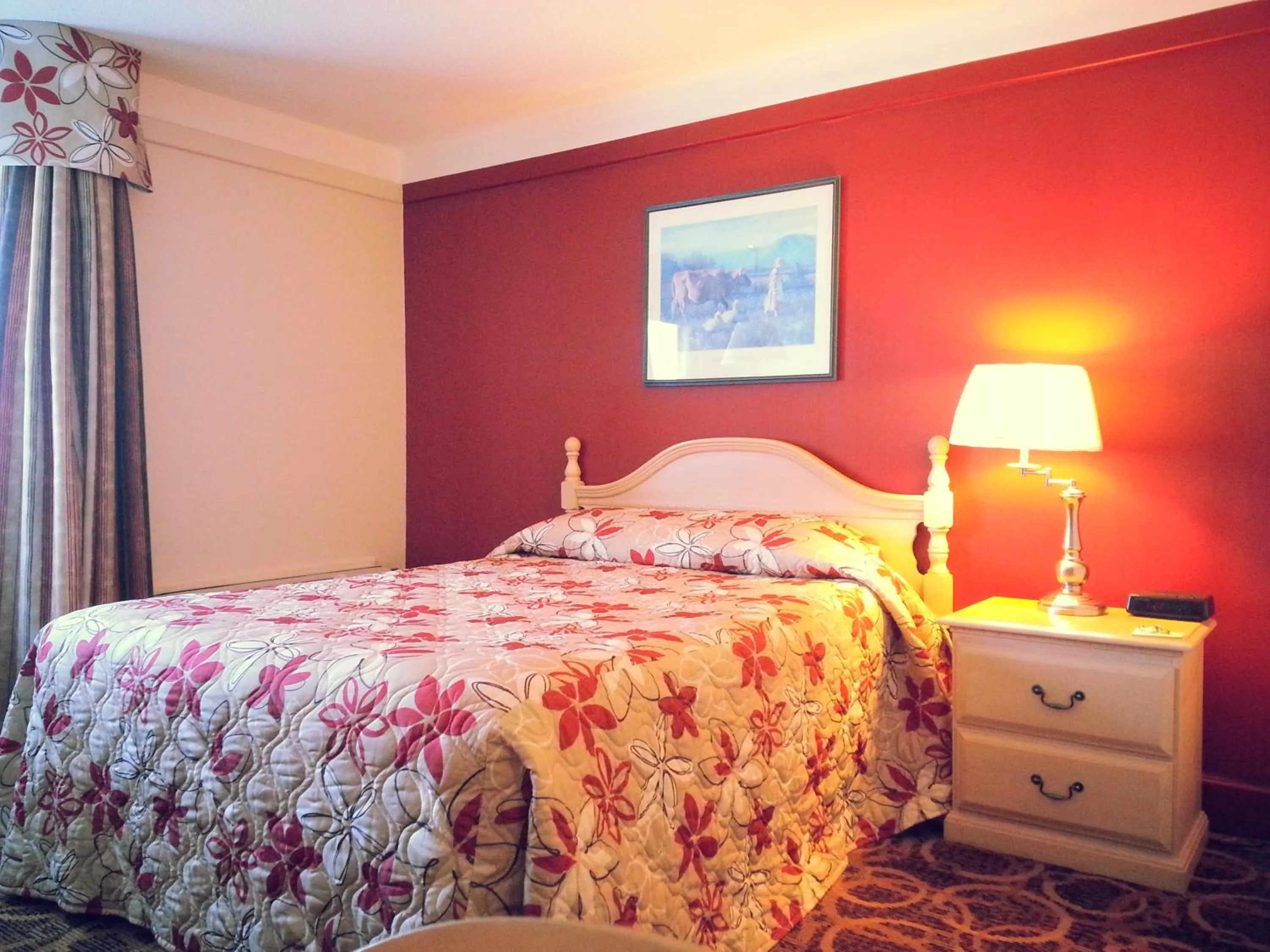 Queen Room in Granite Town Hotel