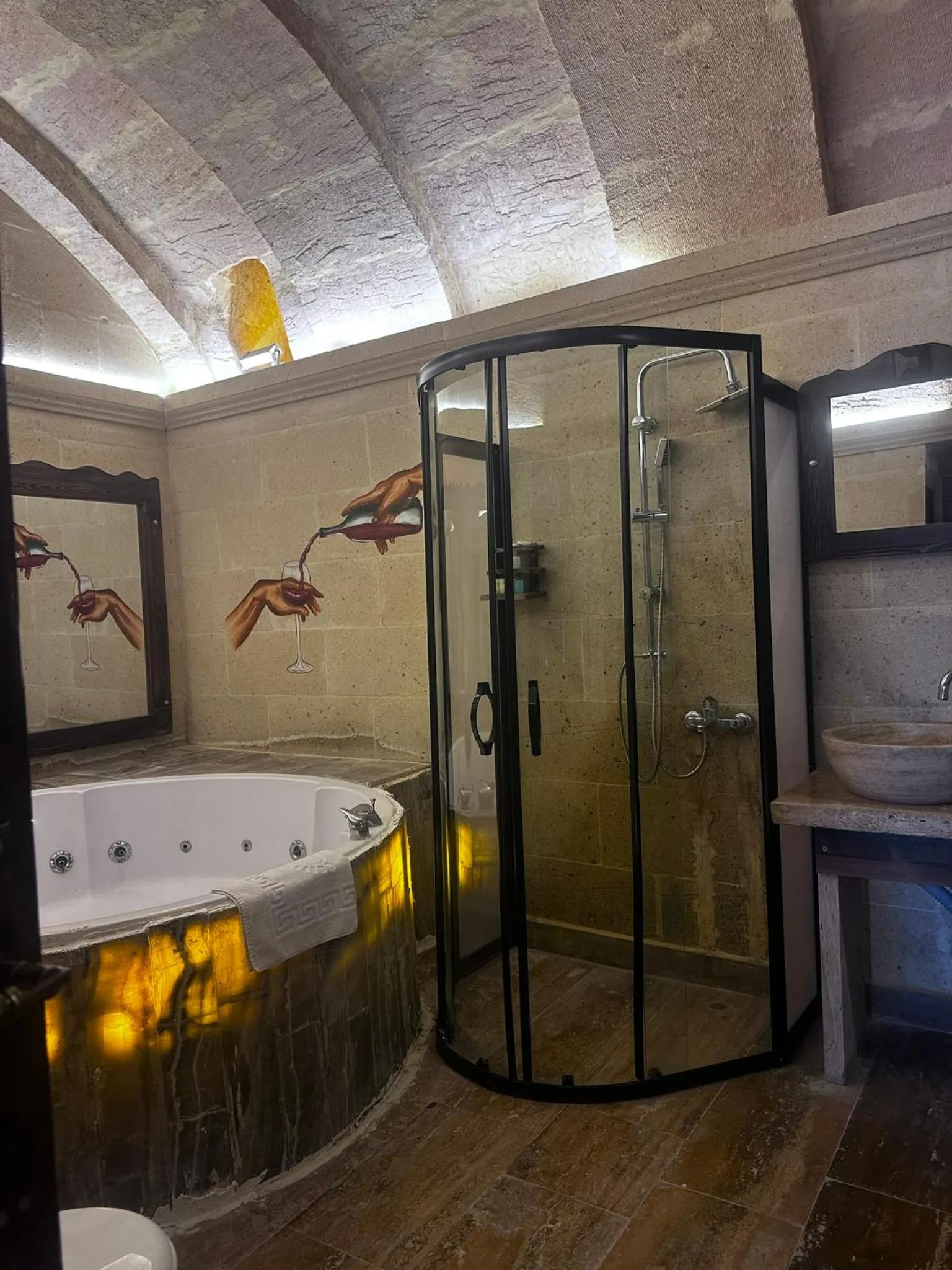 King Suite in Heritage Cave Inn Hotel