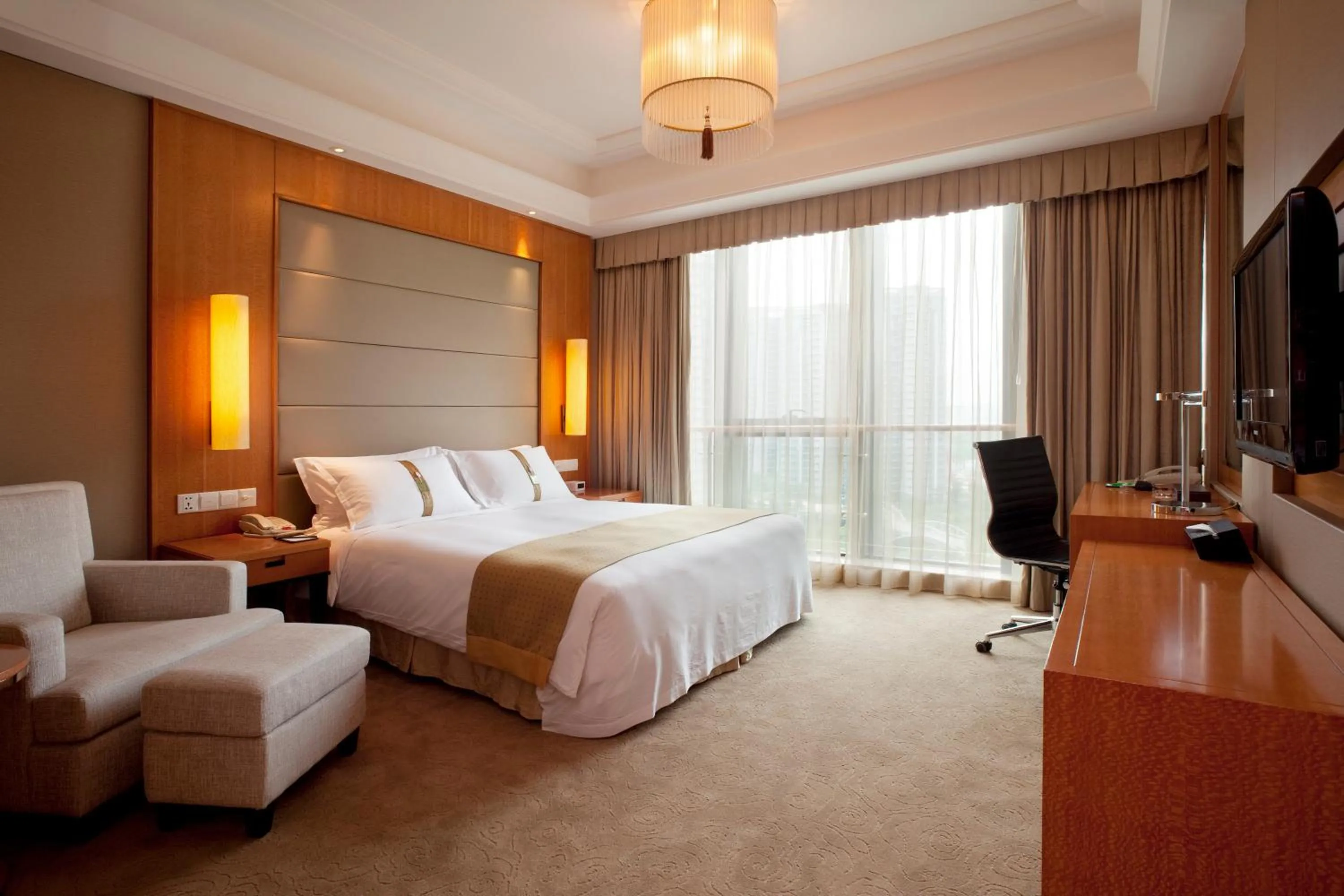King Suite with Kitchen in Holiday Inn Hangzhou CBD by IHG