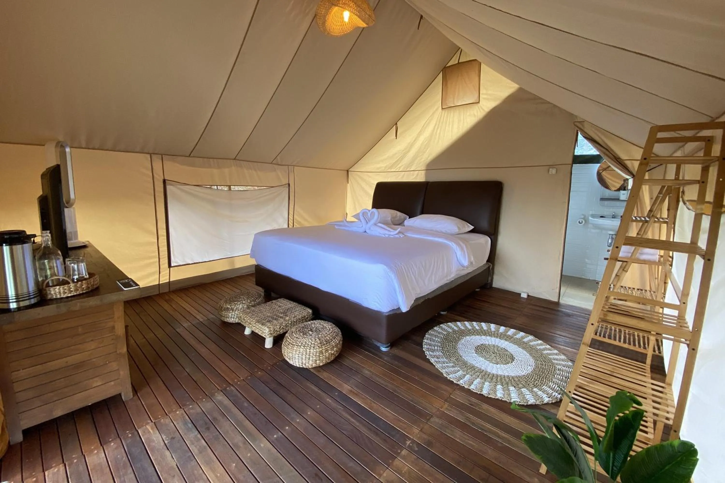 Superior Bungalow in Alinson Sunset Hill