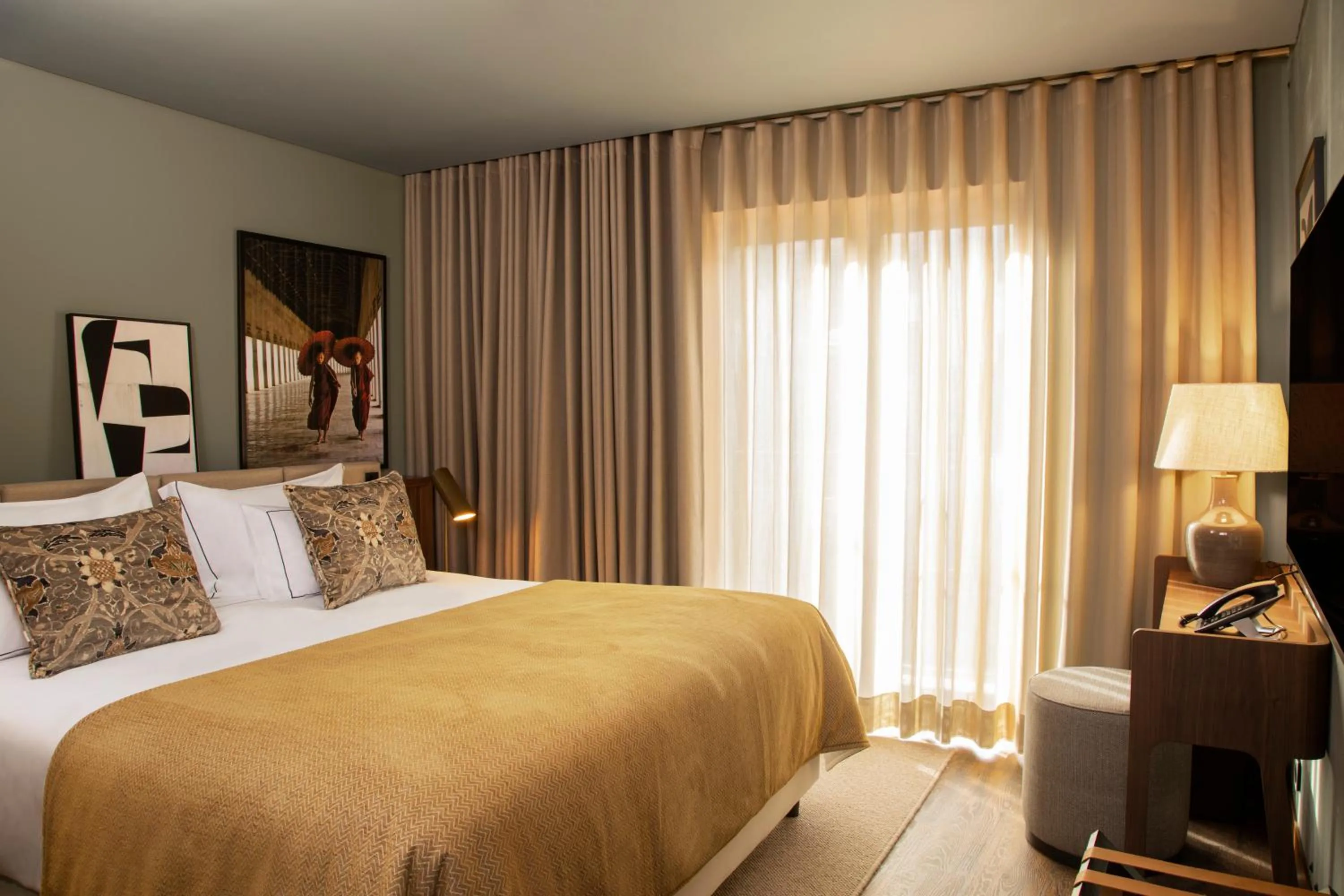 King Suite - Non-Smoking in Fontinha Porto, Trademark Collection by Wyndham