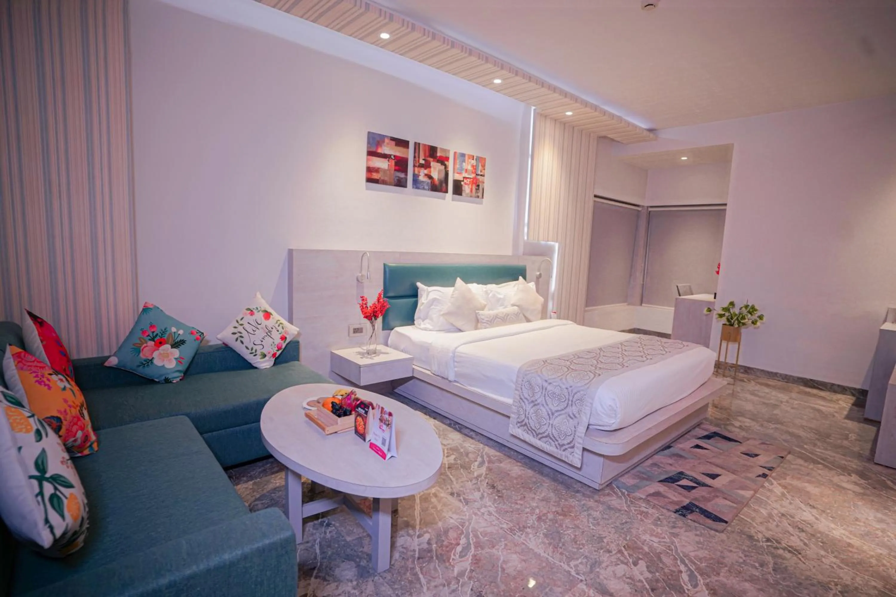 Large Double Room - single occupancy in Hotel Swarn Towers