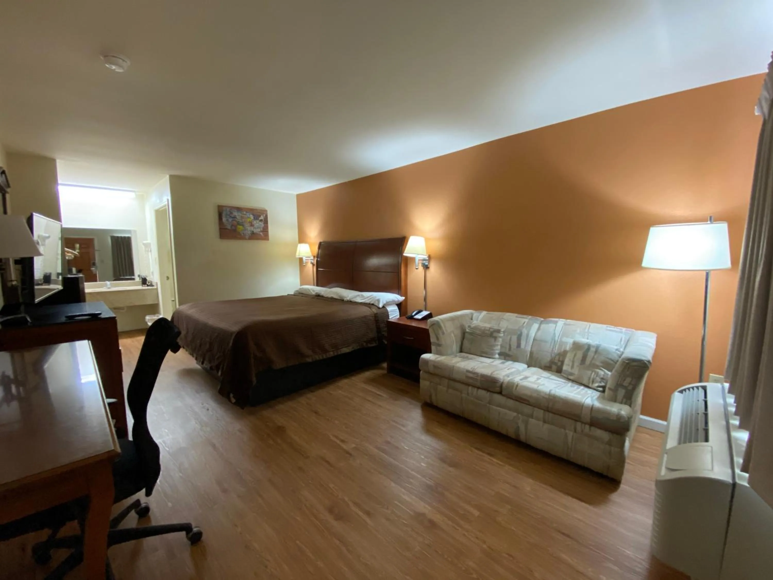 King Room - single occupancy in KINGS INN