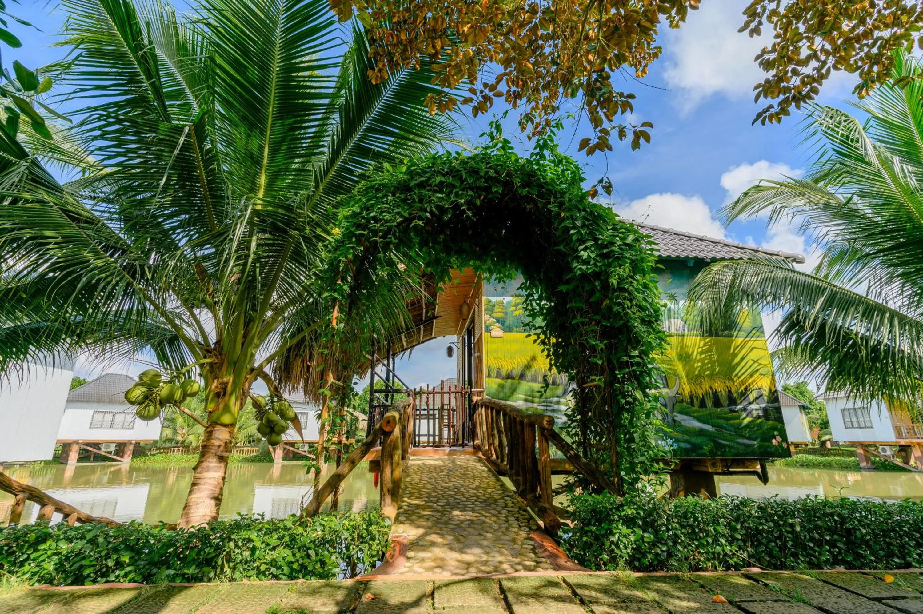 Bungalow with Lake View in Cantho Eco Resort