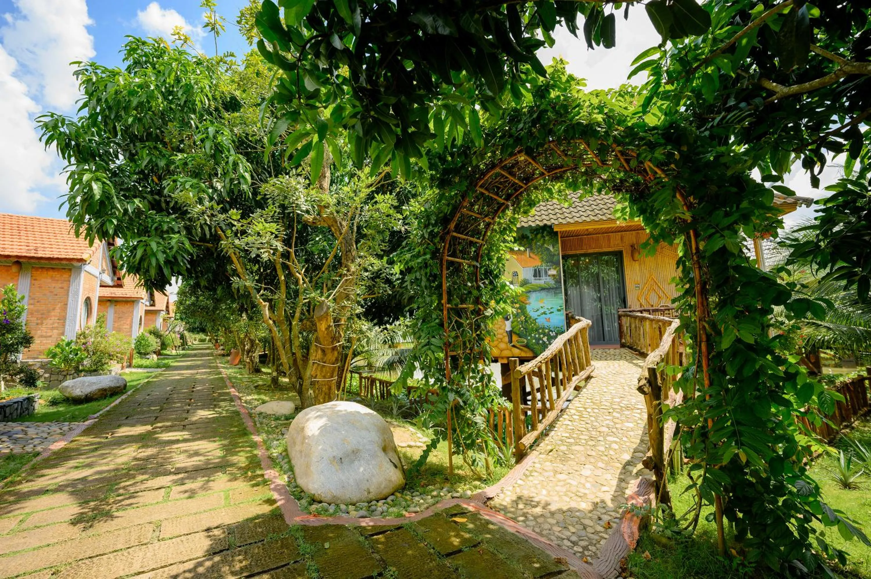 Bungalow with Lake View in Cantho Eco Resort