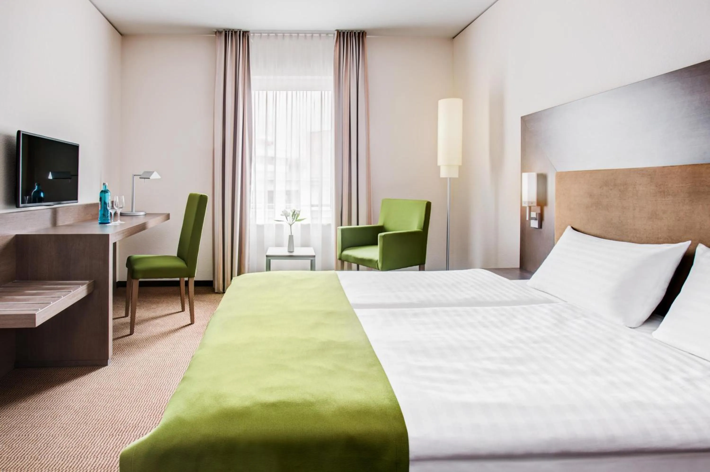 Standard Double Room in IntercityHotel Mainz