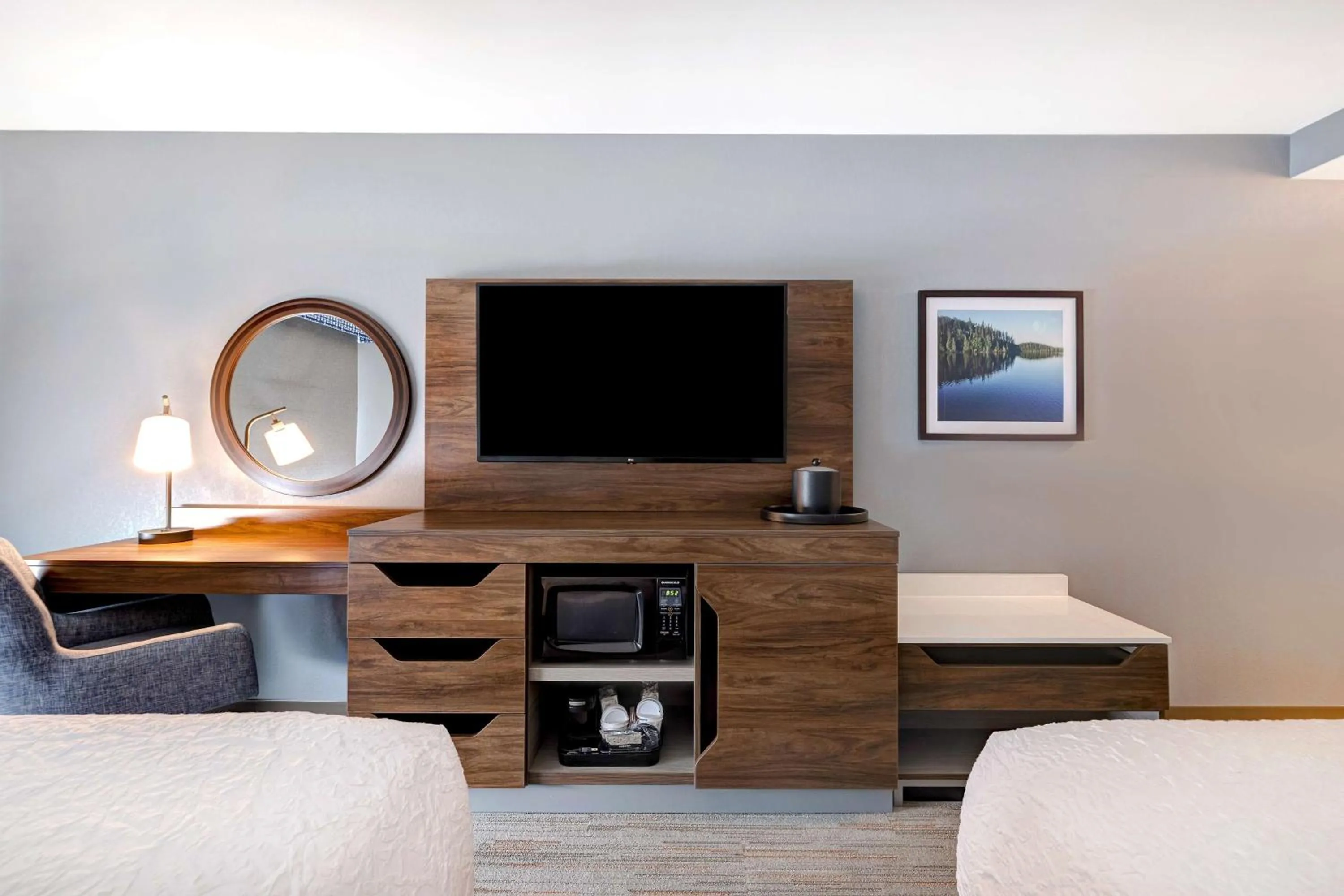 Queen Room with Two Queen Beds - Hearing Access/Non-Smoking in Hampton Inn Crown Point, In