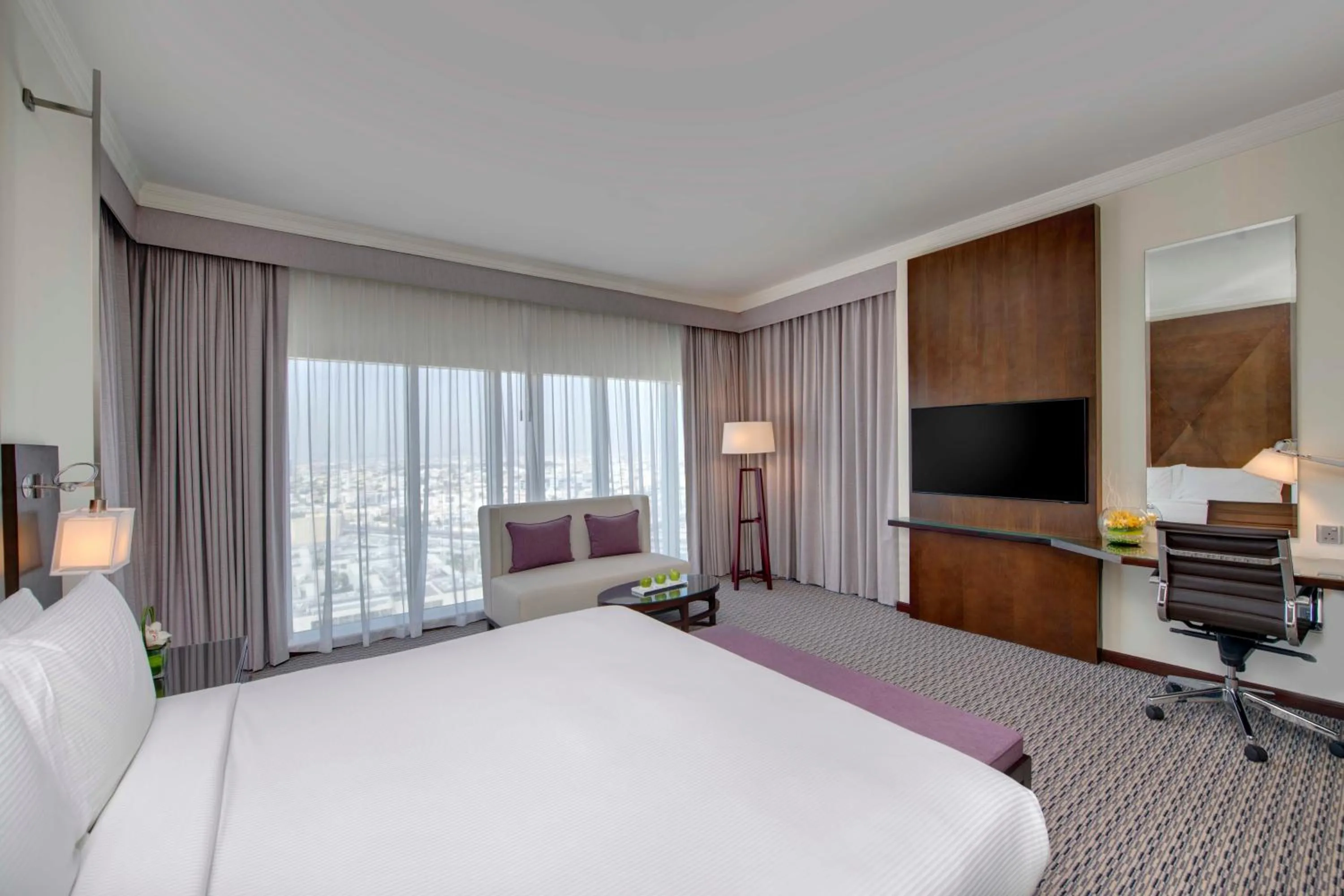 Guest Room – King Bed in Media Rotana Dubai