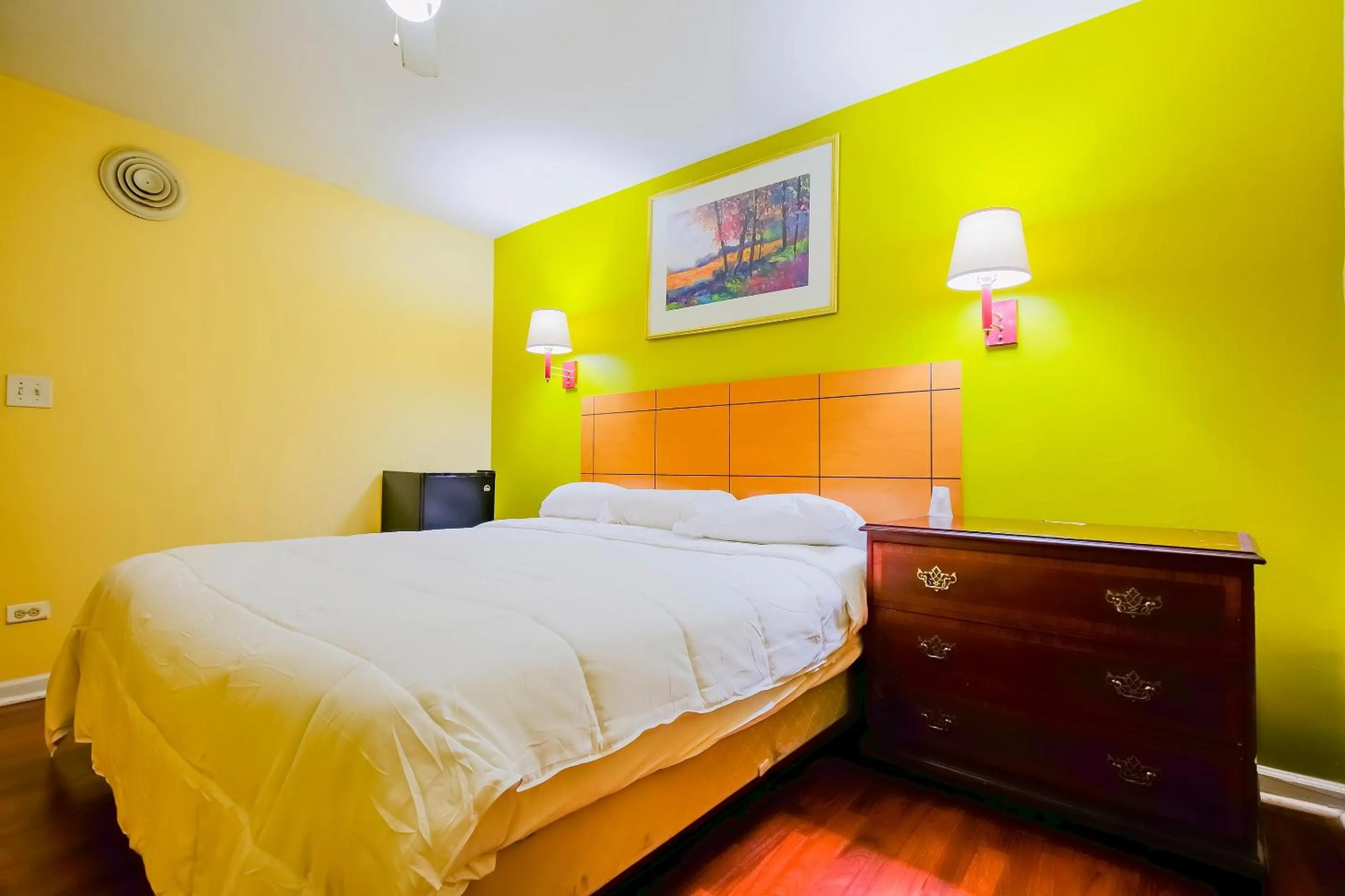 King Room - Disability Access in Hotel O Markham IL near Harvey/Tinley Park