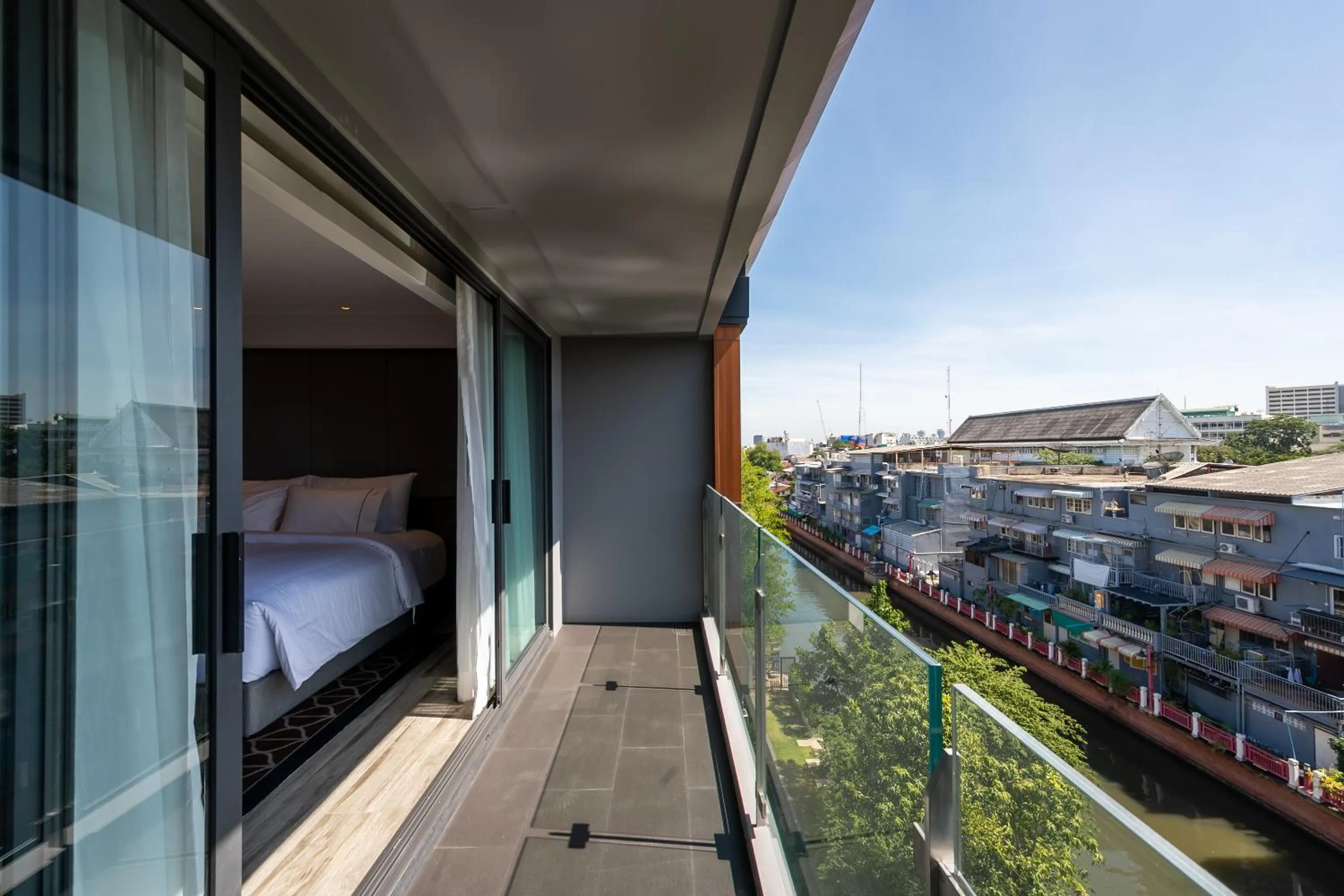 Deluxe King Room in Ayathorn Bangkok