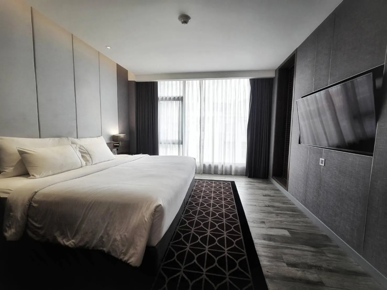 Deluxe King Suite in Ayathorn Bangkok