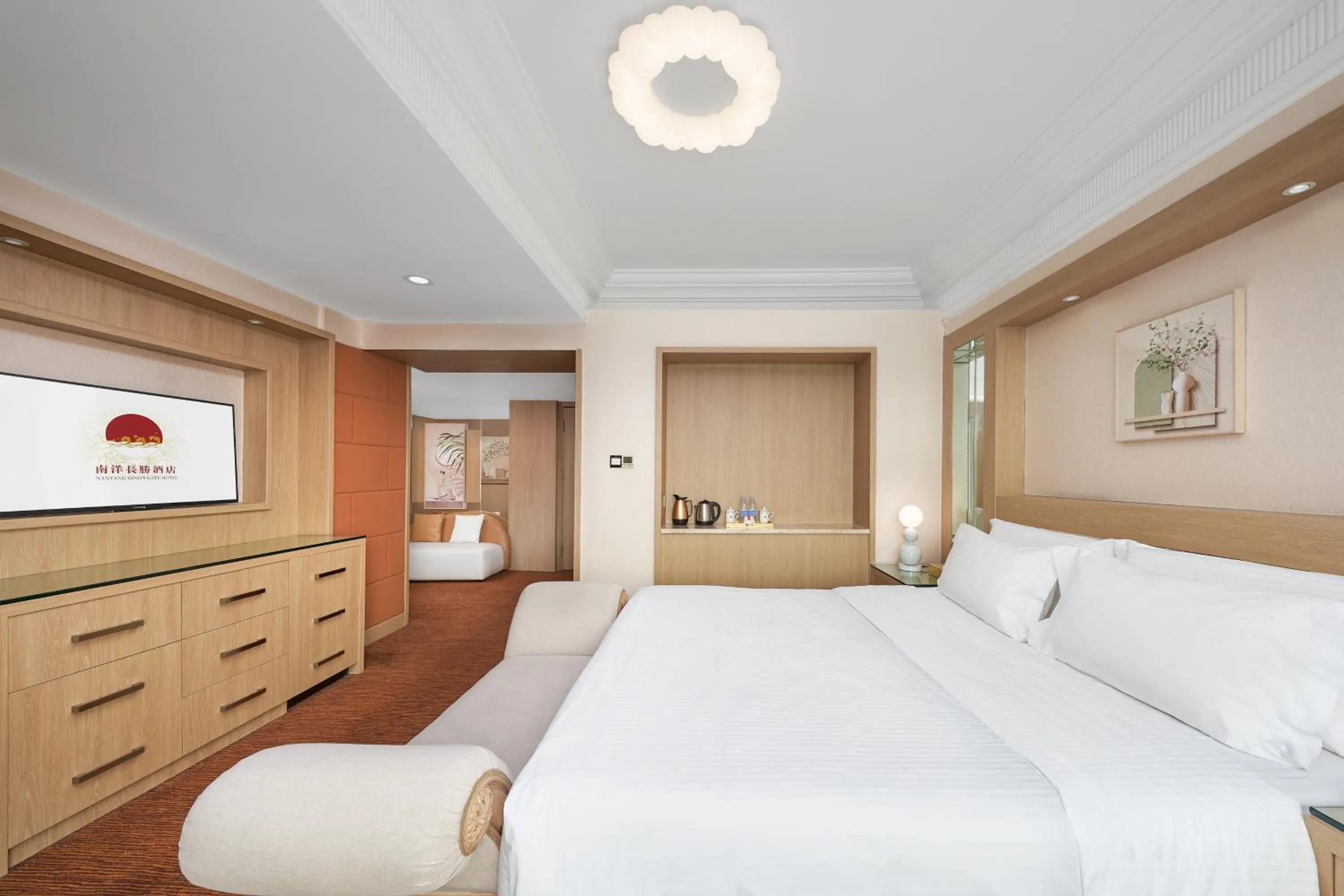 Executive Suite in Nanyang King's Gate Hotel--Free Shuttle Service to Canton Fair