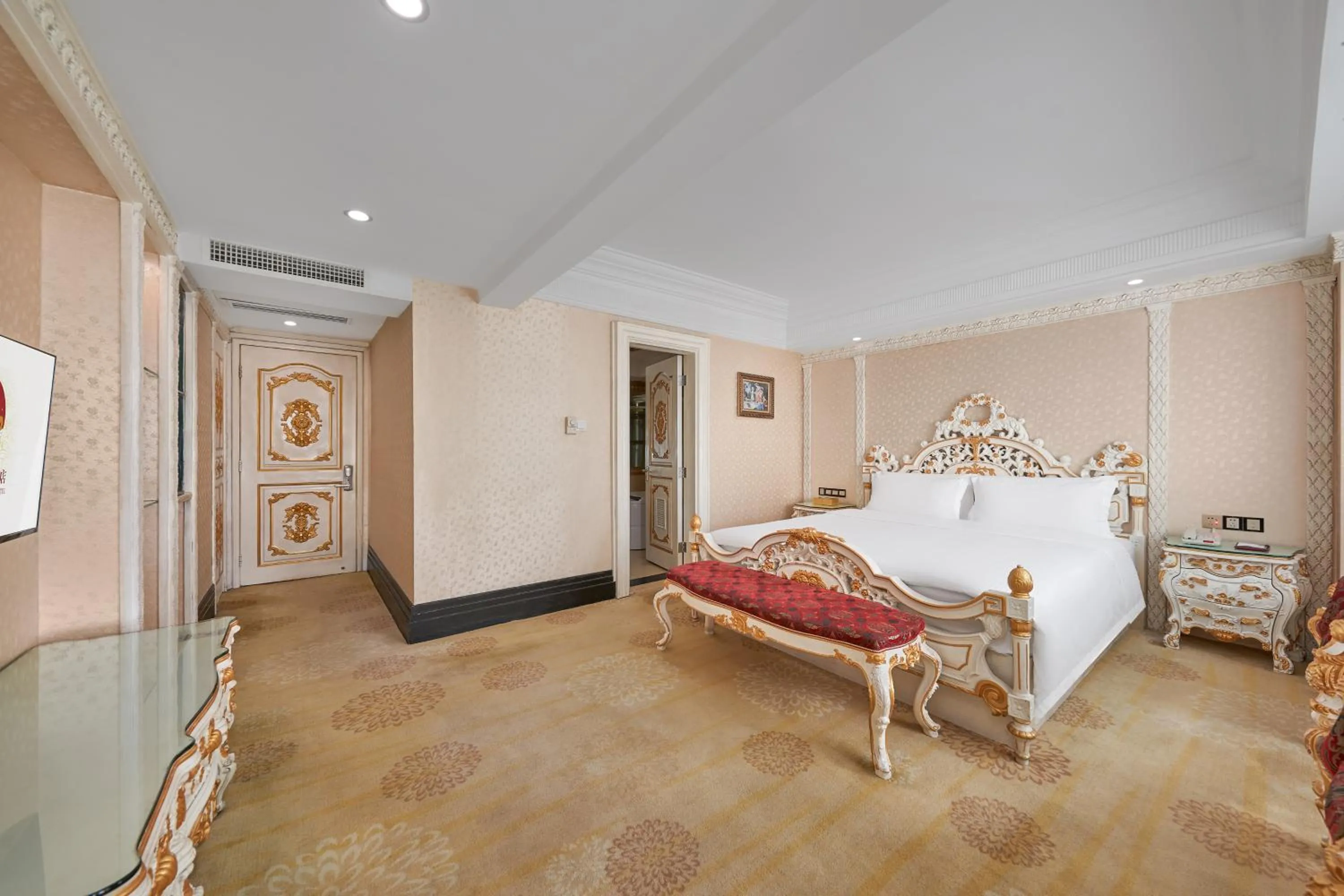 Standard Queen Room in Nanyang King's Gate Hotel--Free Shuttle Service to Canton Fair